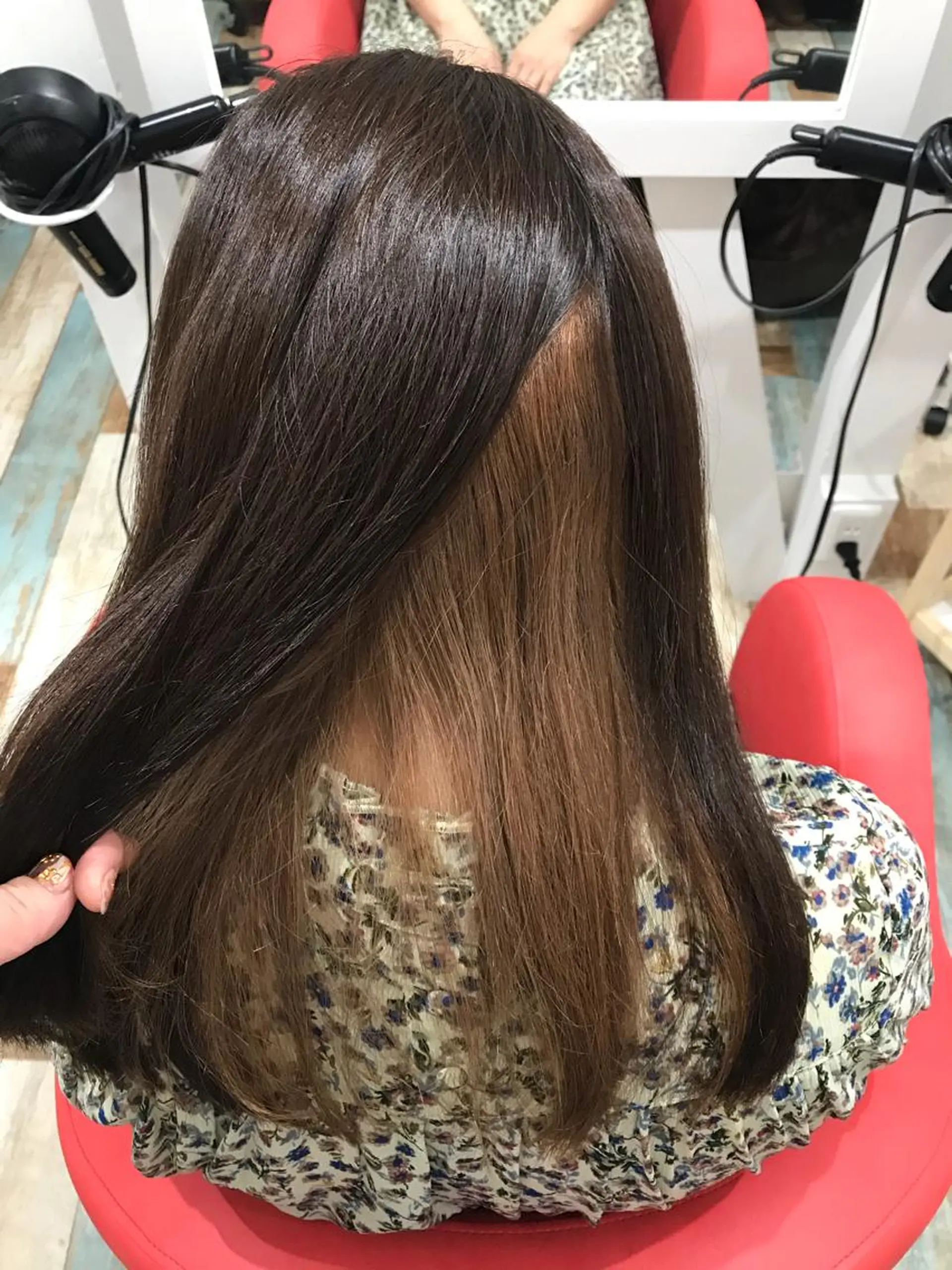 セミロング カラー ダブルカラー インナーカラー 岡野 有花のヘアスタイル