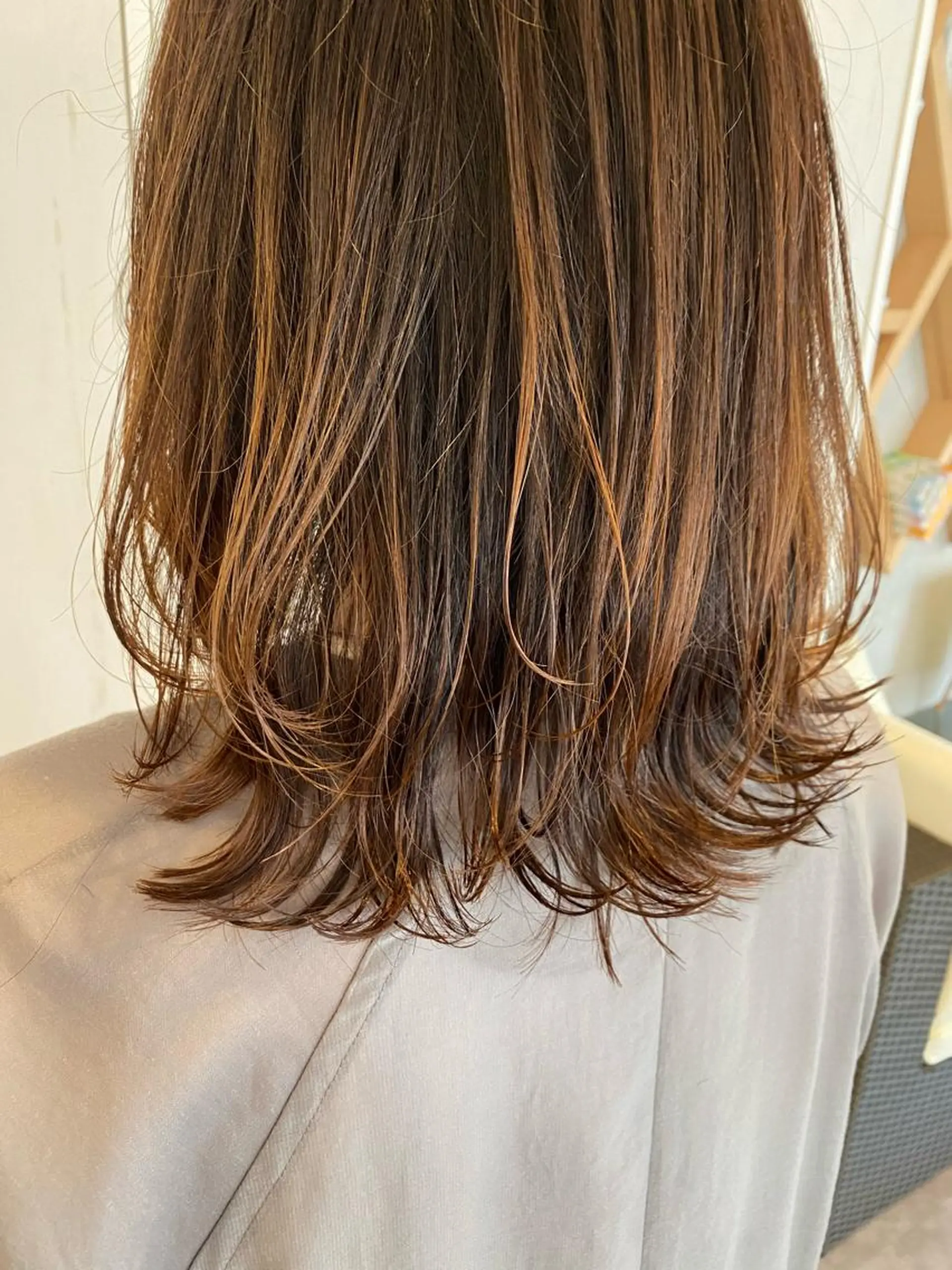 ミディアム ミディアムレイヤー レイヤーカット カット ELLE&SALLY 石野のヘアスタイル