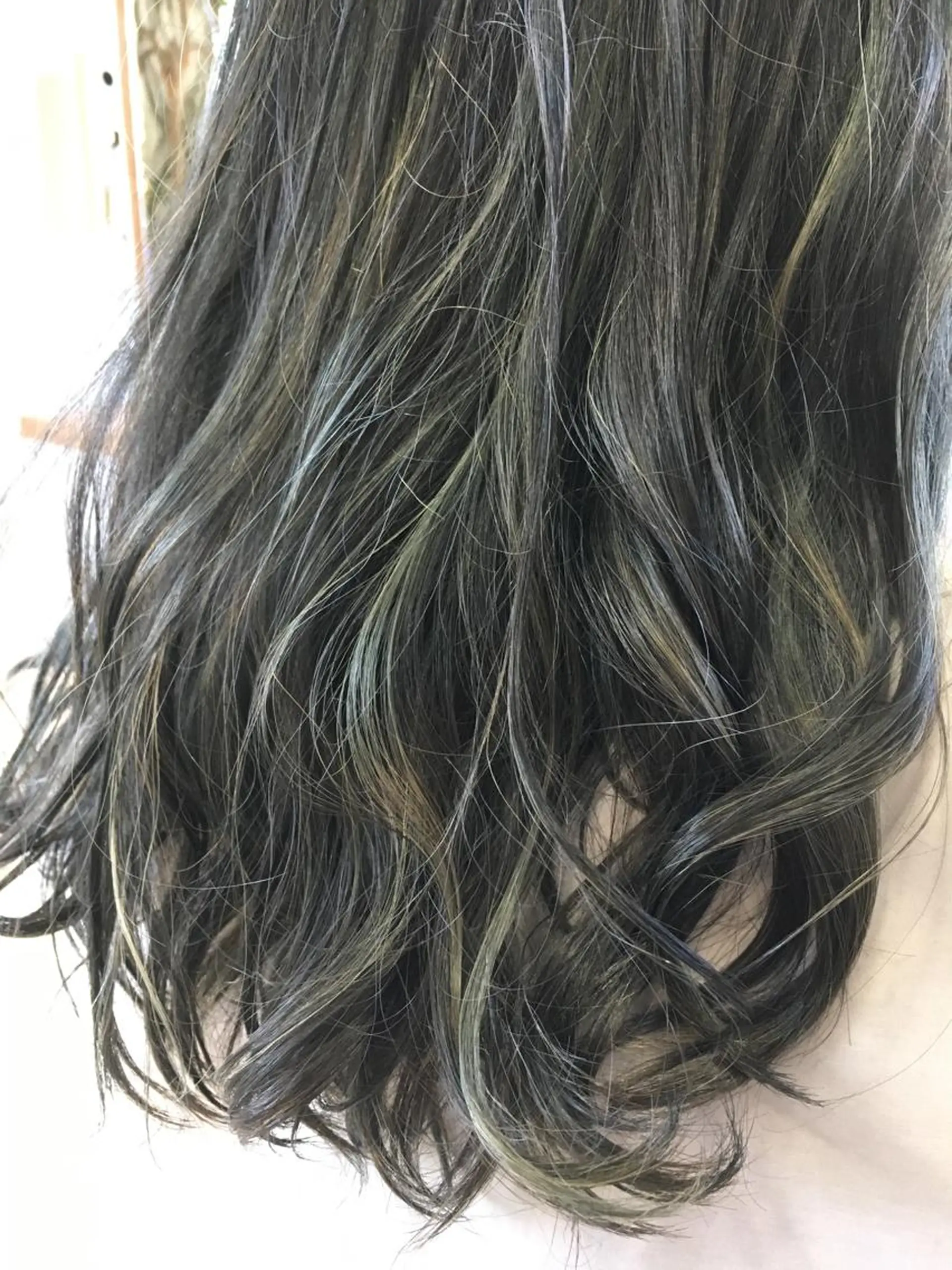 ミディアム カラー アッシュ ブルーカラー ブルーアッシュ ハイライトカラー ハイライト 縮毛矯正 トリートメント 白髪ぼかしハイライト 柳川拓哉のヘアスタイル