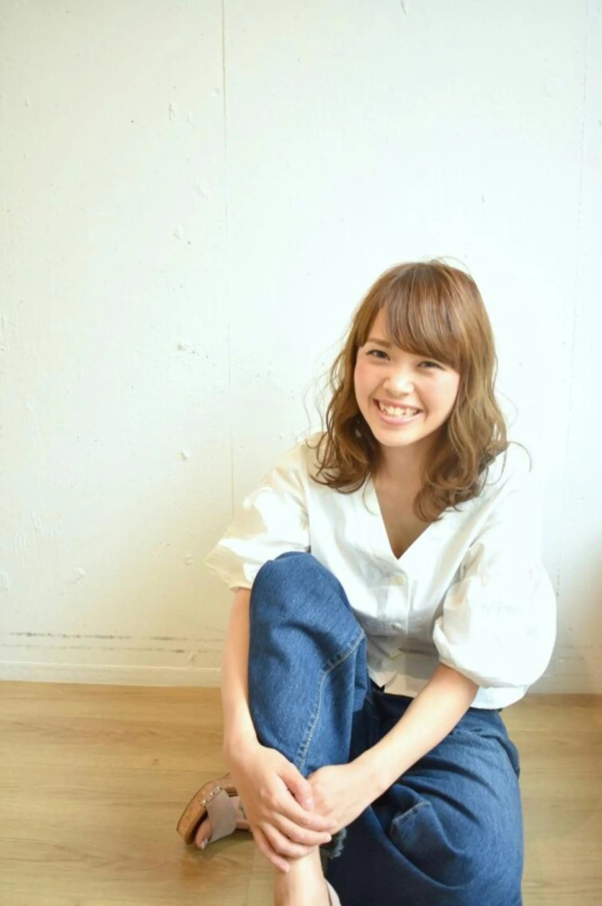 ミディアム カラー アッシュ ベージュカラー ハイトーンカラー 山形 光輪子のヘアスタイル