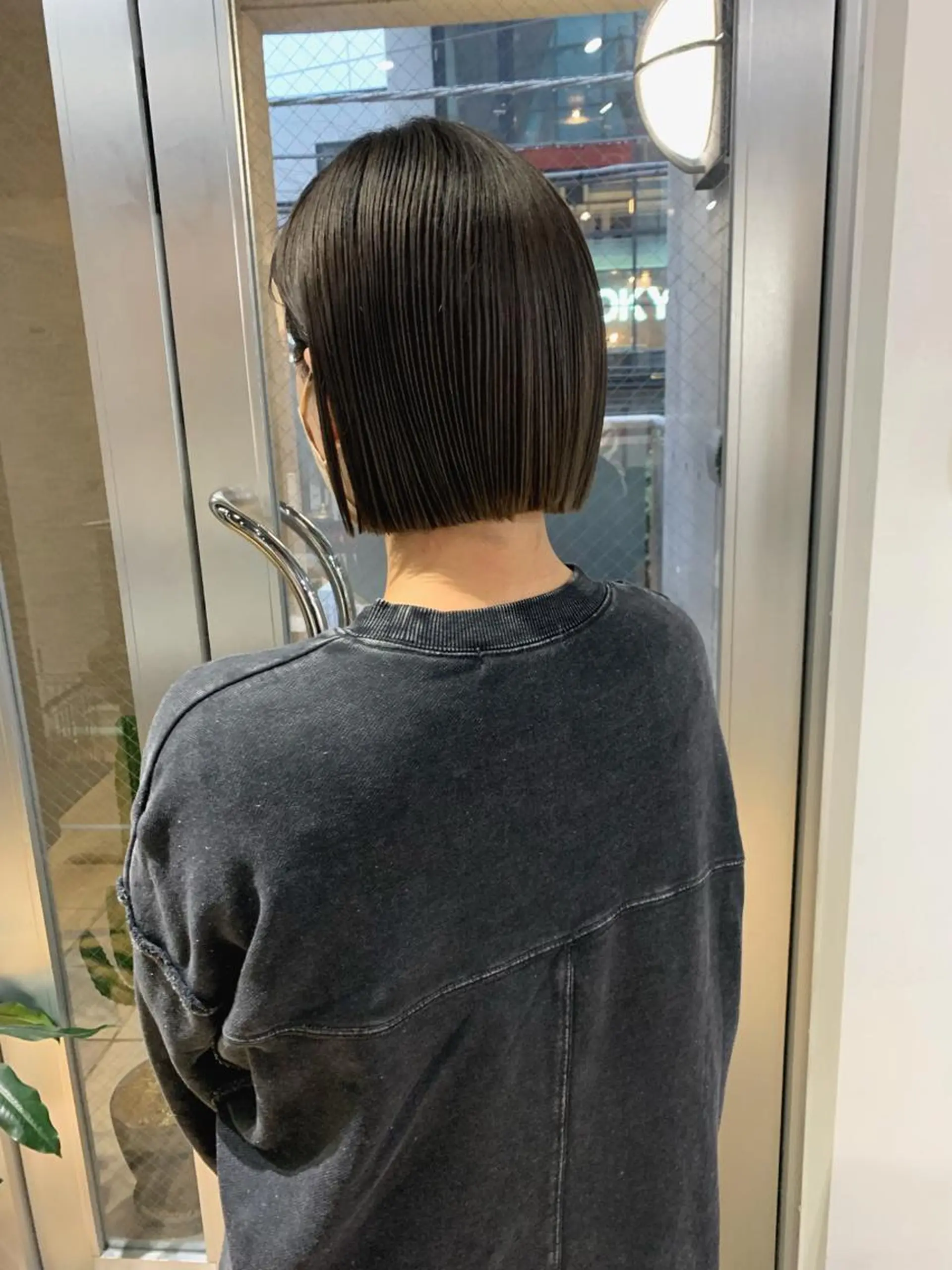 ショート カラー 切りっぱなしボブ 透明感カラー ボブ ミルクティーベージュ ブリーチ 店長 清水のヘアスタイル