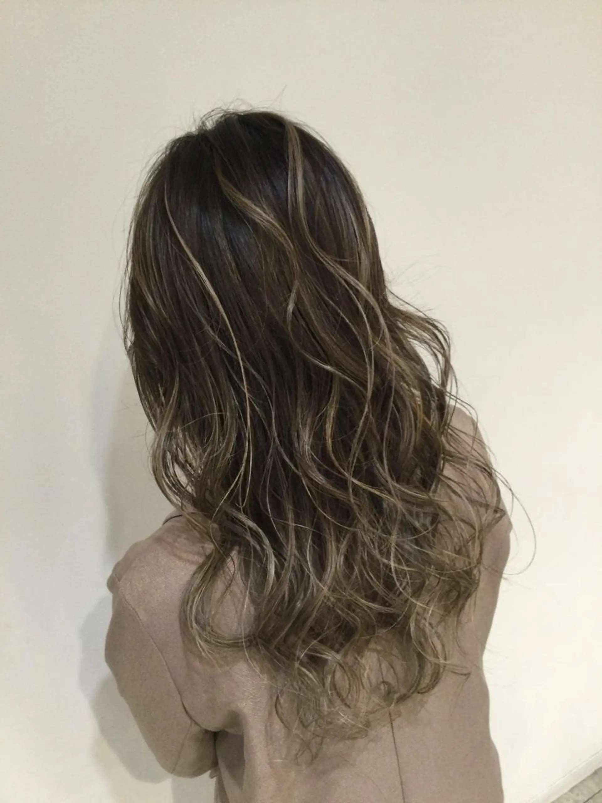 セミロング カラー 髪質改善カラー韓国風 レイヤーtudaのヘアスタイル