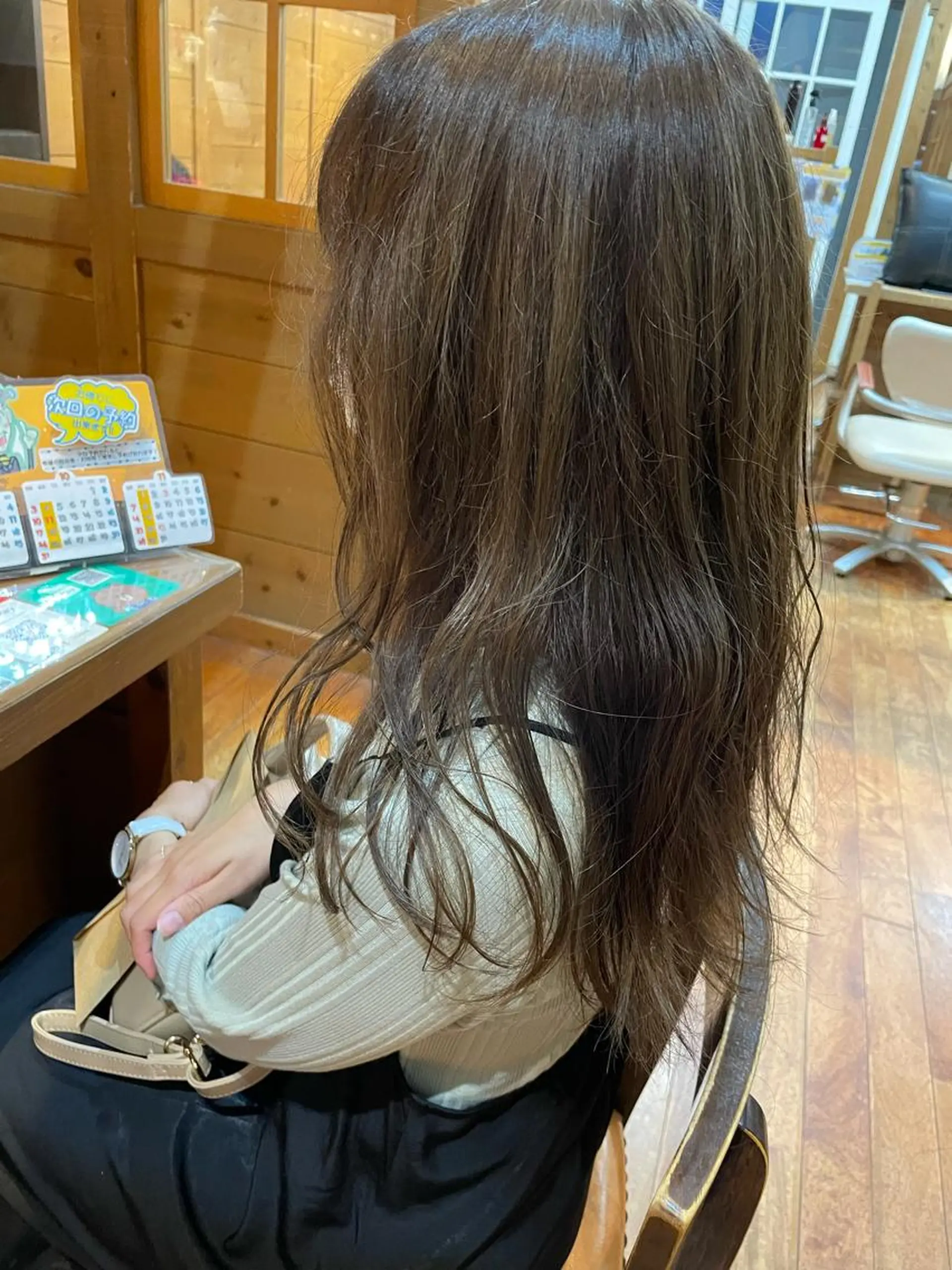ロング カラー ベージュカラー オリーブベージュ 足立 悠輔のヘアスタイル