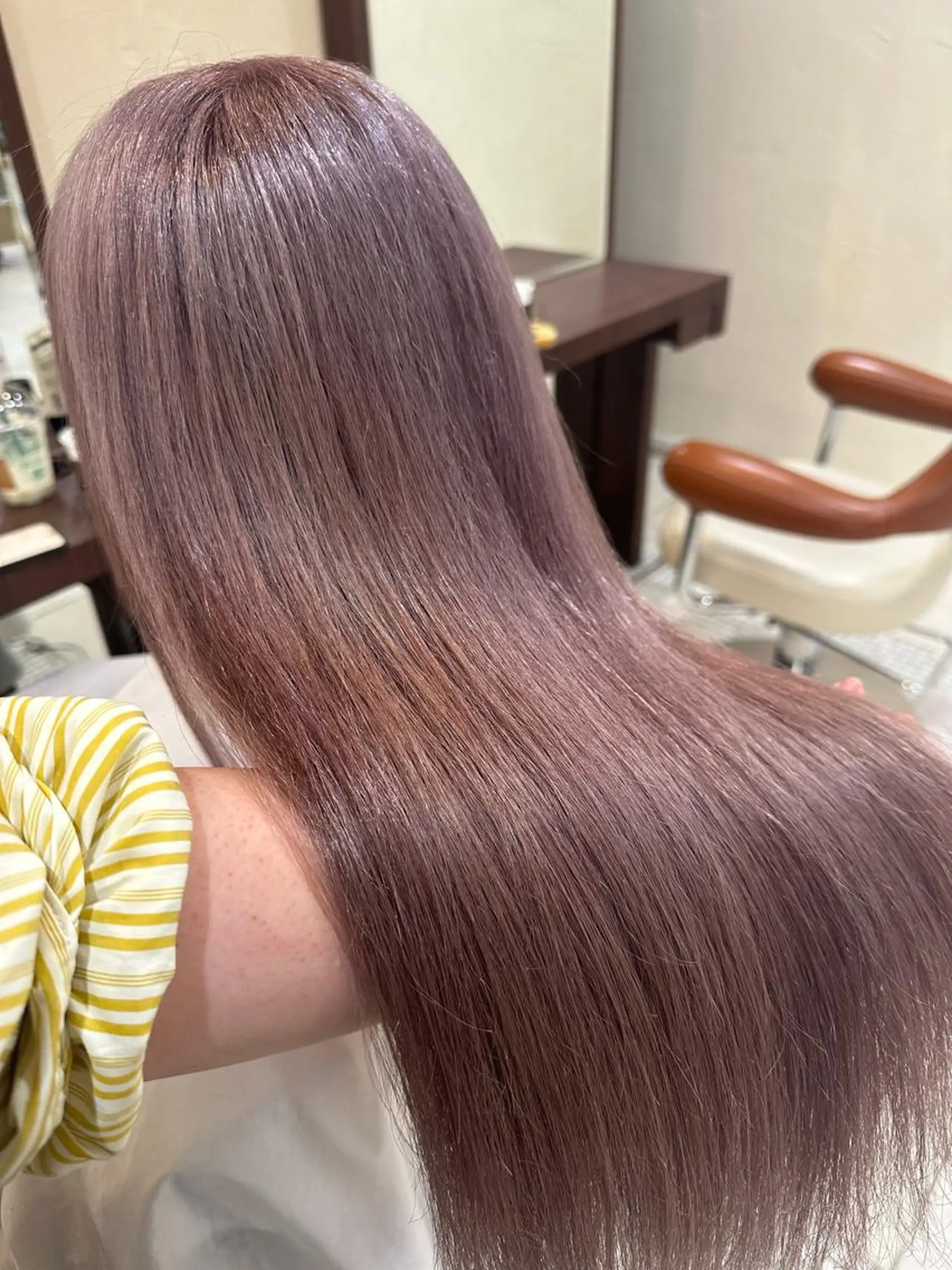 ロング 千葉ハイトーンカラー KASUMIのヘアスタイル