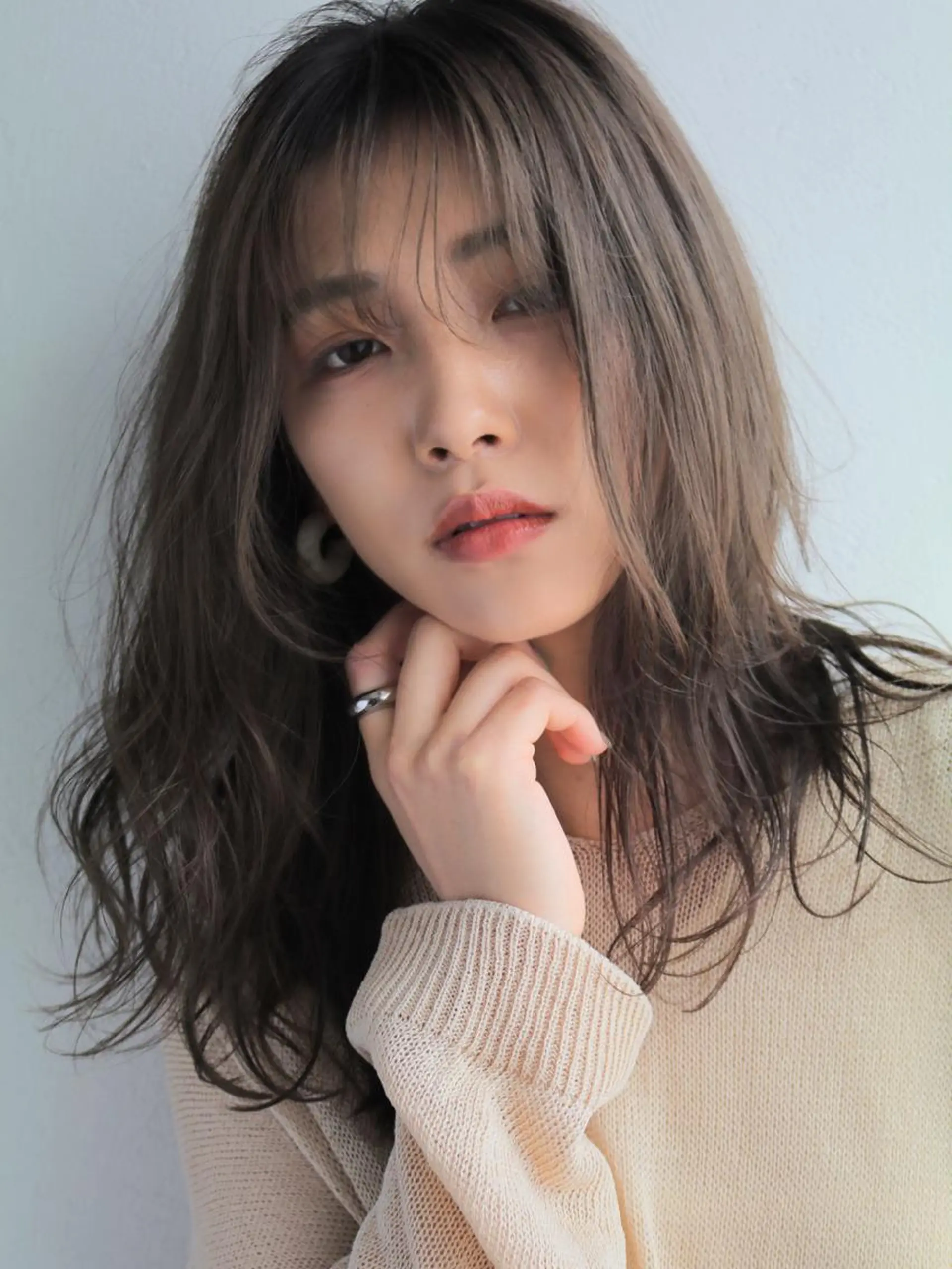 セミロング カラー 透明感カラー グレージュ シースルーバング ウルフレイヤーカット /チヒロのヘアスタイル