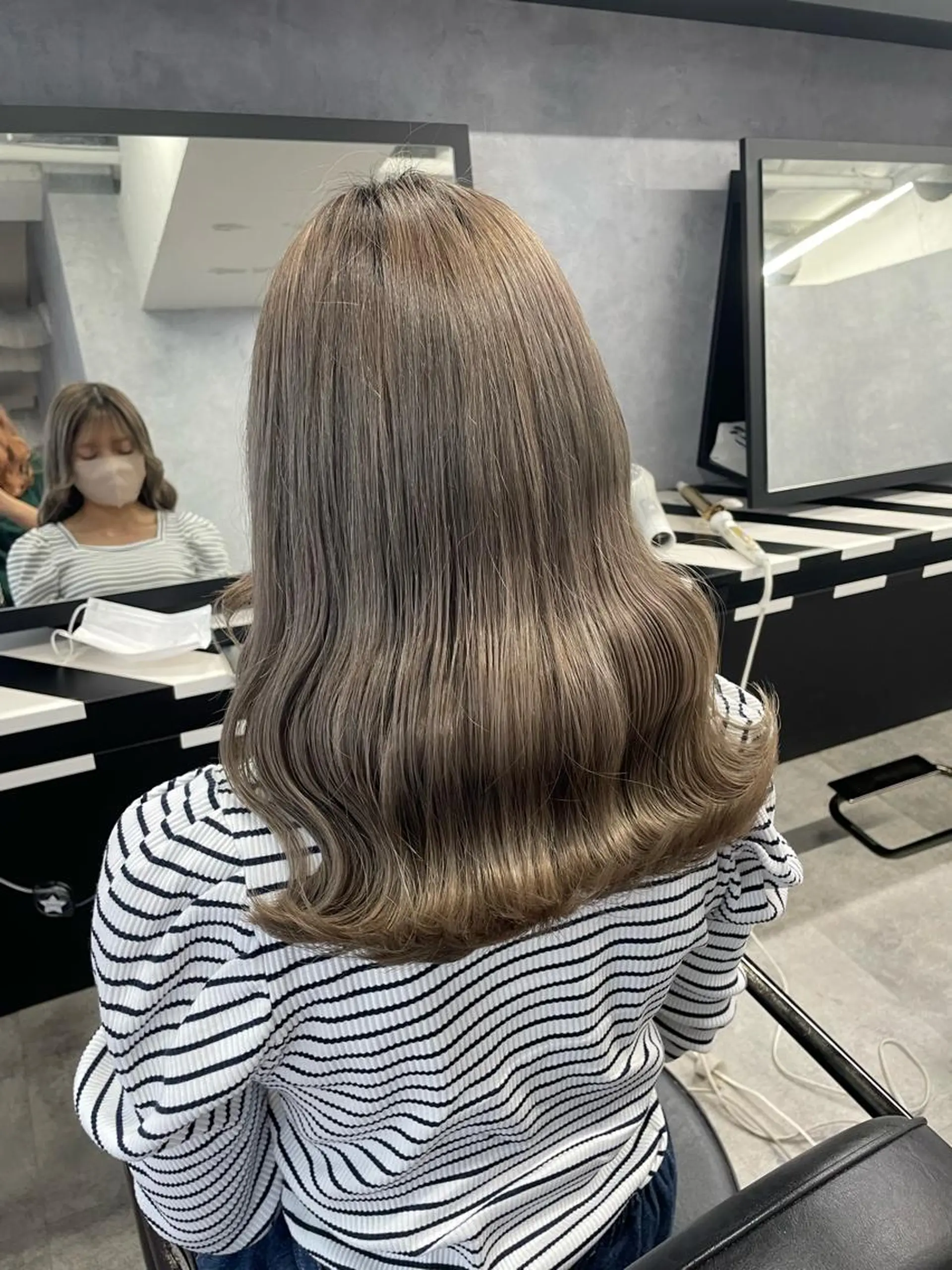 セミロング Cielro/ダブル カラー/西田咲希のヘアスタイル