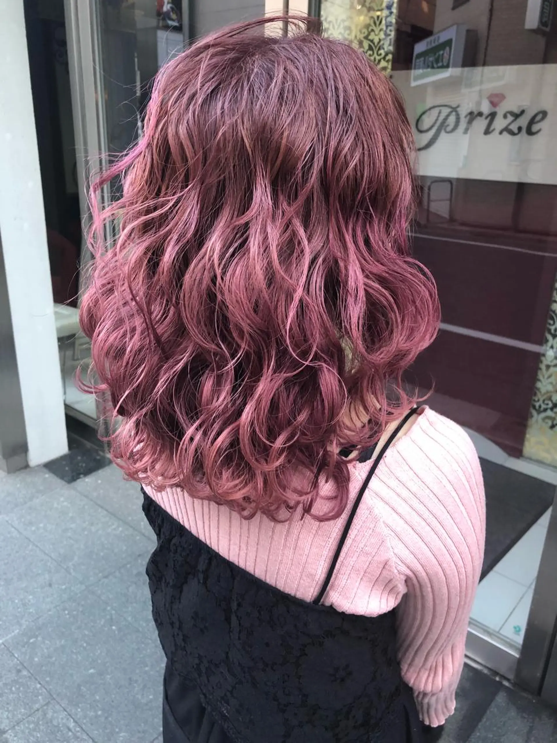 ミディアム カラー ブリーチ ピンクカラー トップスタイリスト 小澤純一のヘアスタイル