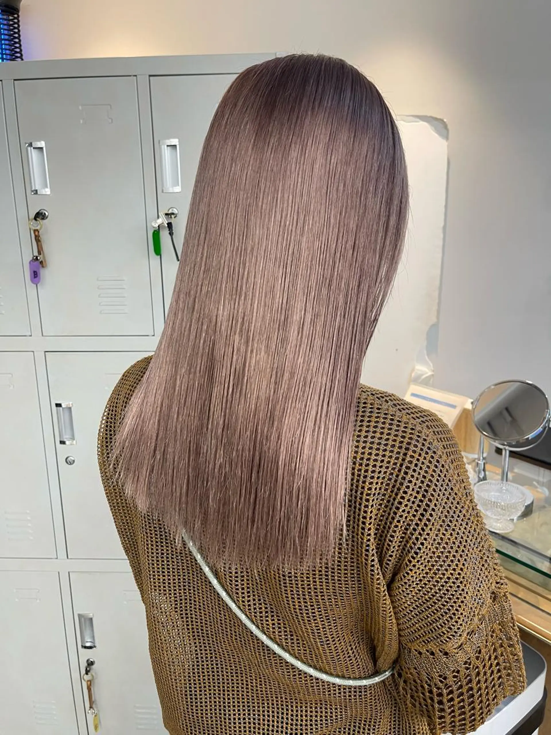 セミロング カラー ブリーチ グレージュ ミルクティーグレージュ ヘアカラー トリートメント 渋谷ケアブリーチ Suuのヘアスタイル