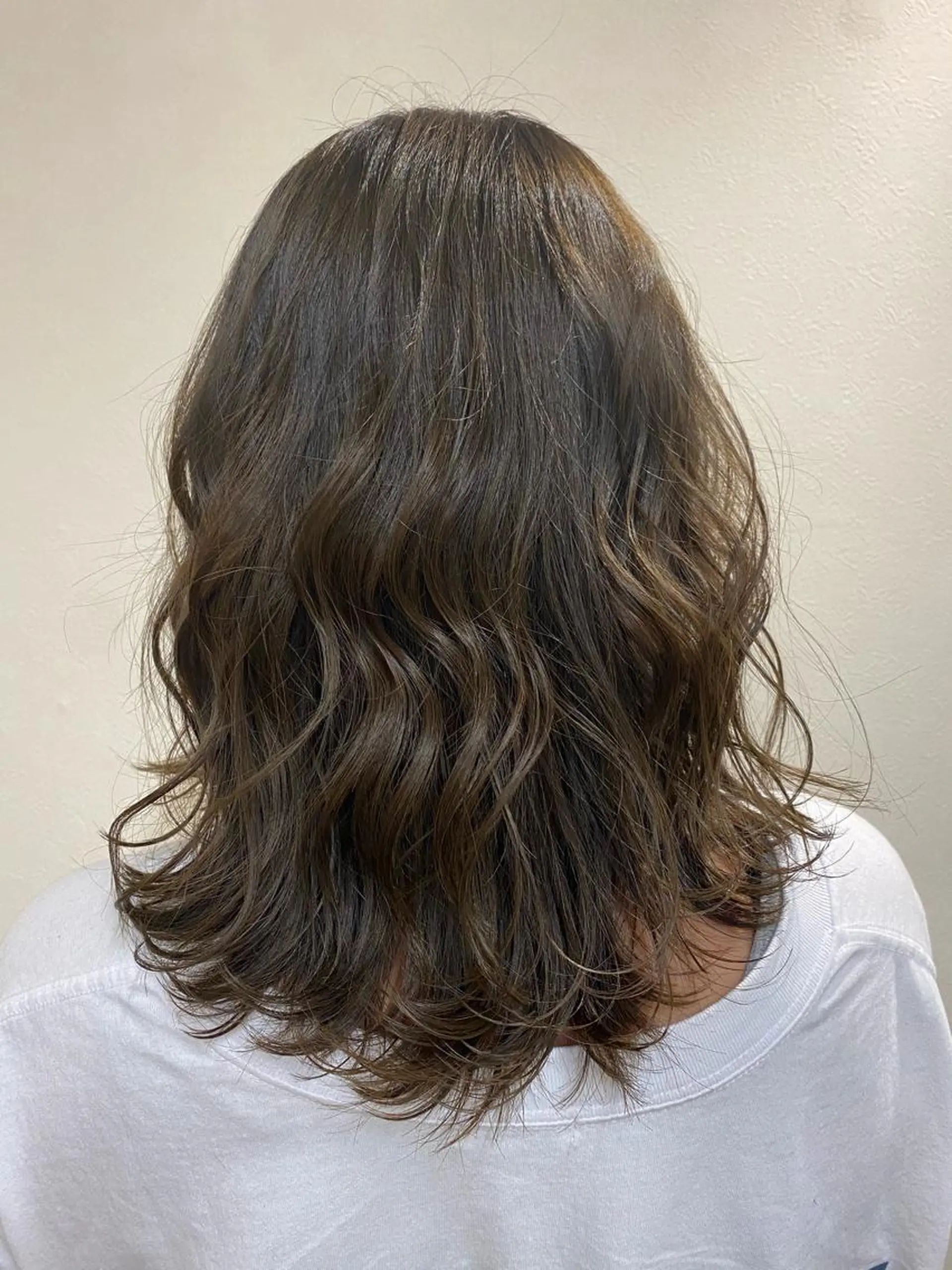 セミロング カラー ハイライトカラー オリーブカラー ハイライト 透明感カラー/韓国 ヘア🩶yuri🩵のヘアスタイル