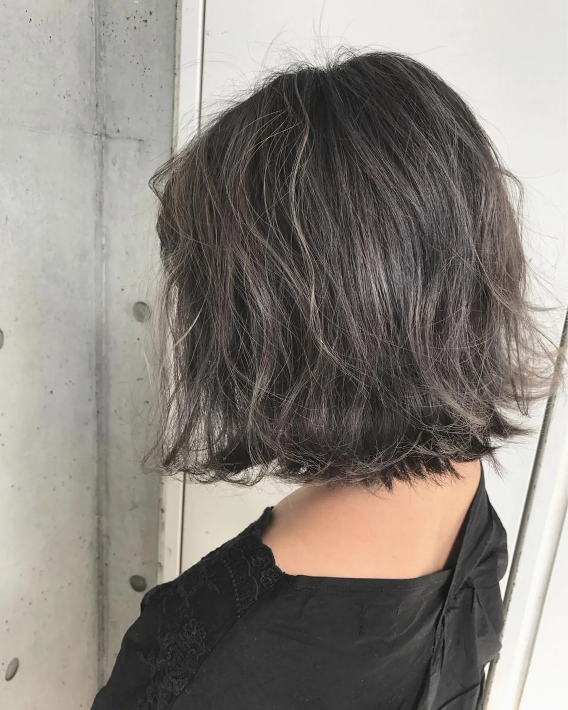 ショート カラー グレージュ ハイライトカラー ハイライト &SONS 小林亨のヘアスタイル