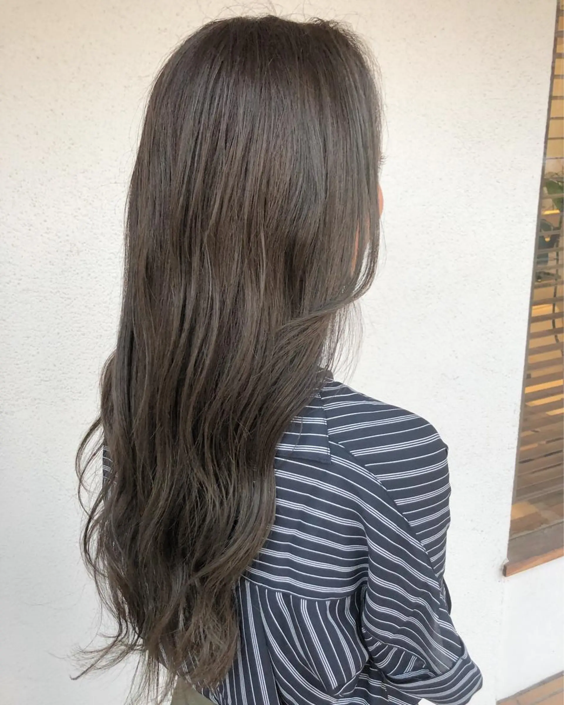 カラー kana .オリーブ /ナチュラルヘアのヘアスタイル