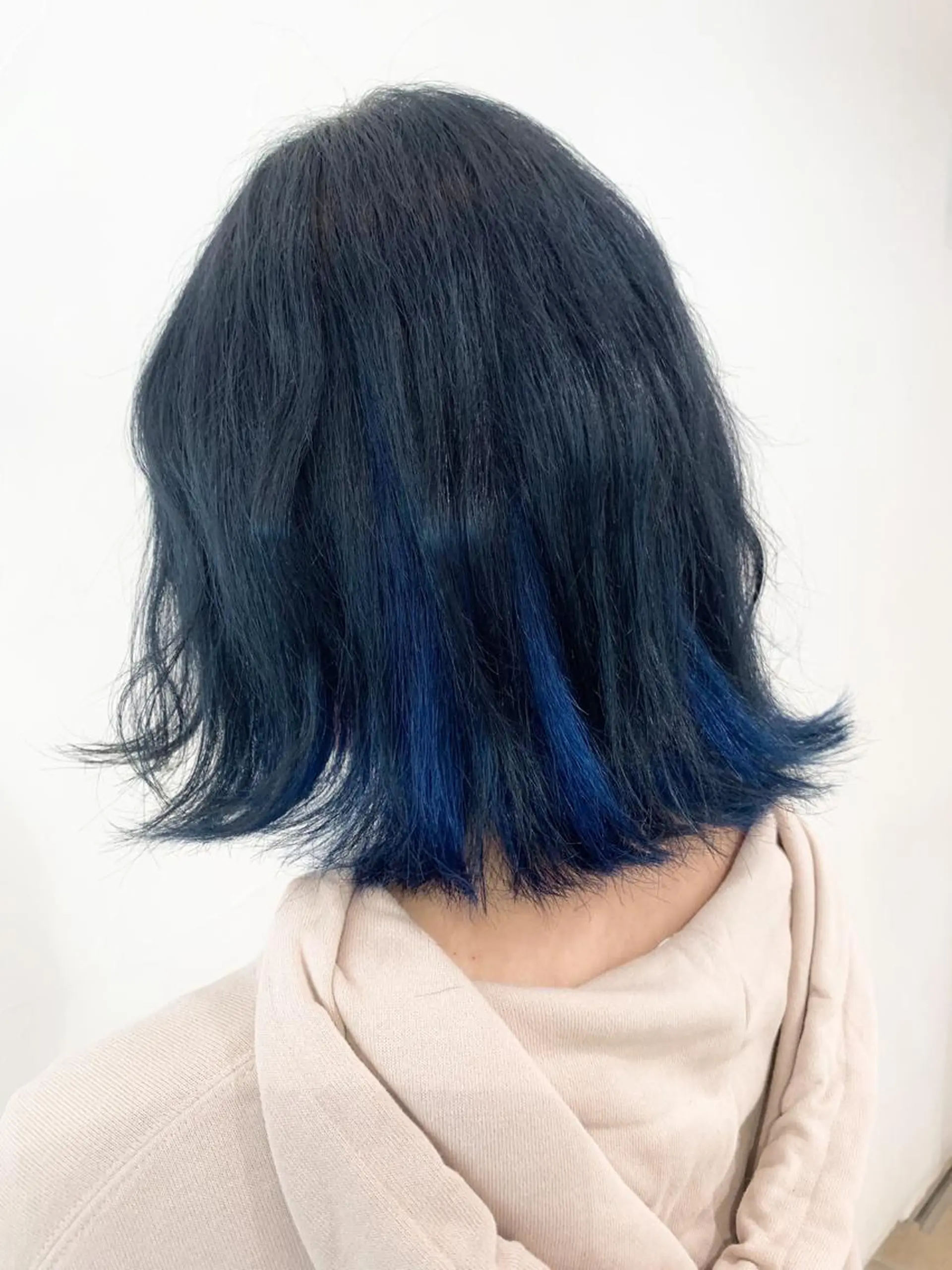 ショート カラー 乳井 悠香のヘアスタイル