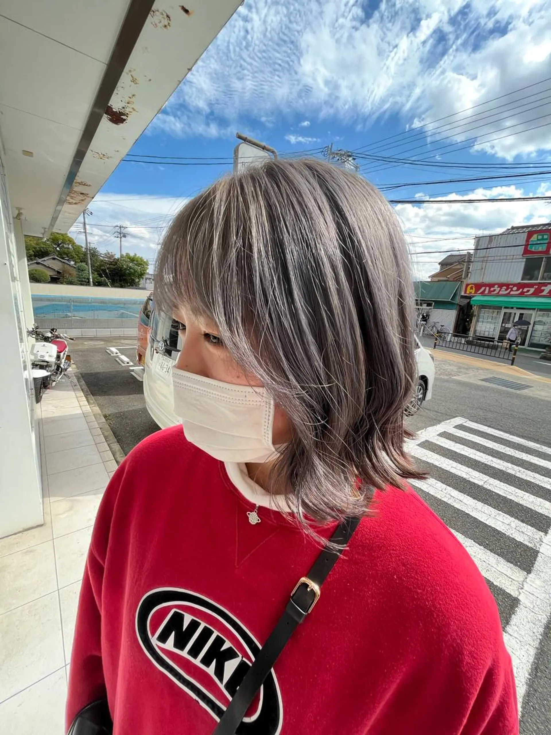 ミディアム カラー 保子 祐里香のヘアスタイル