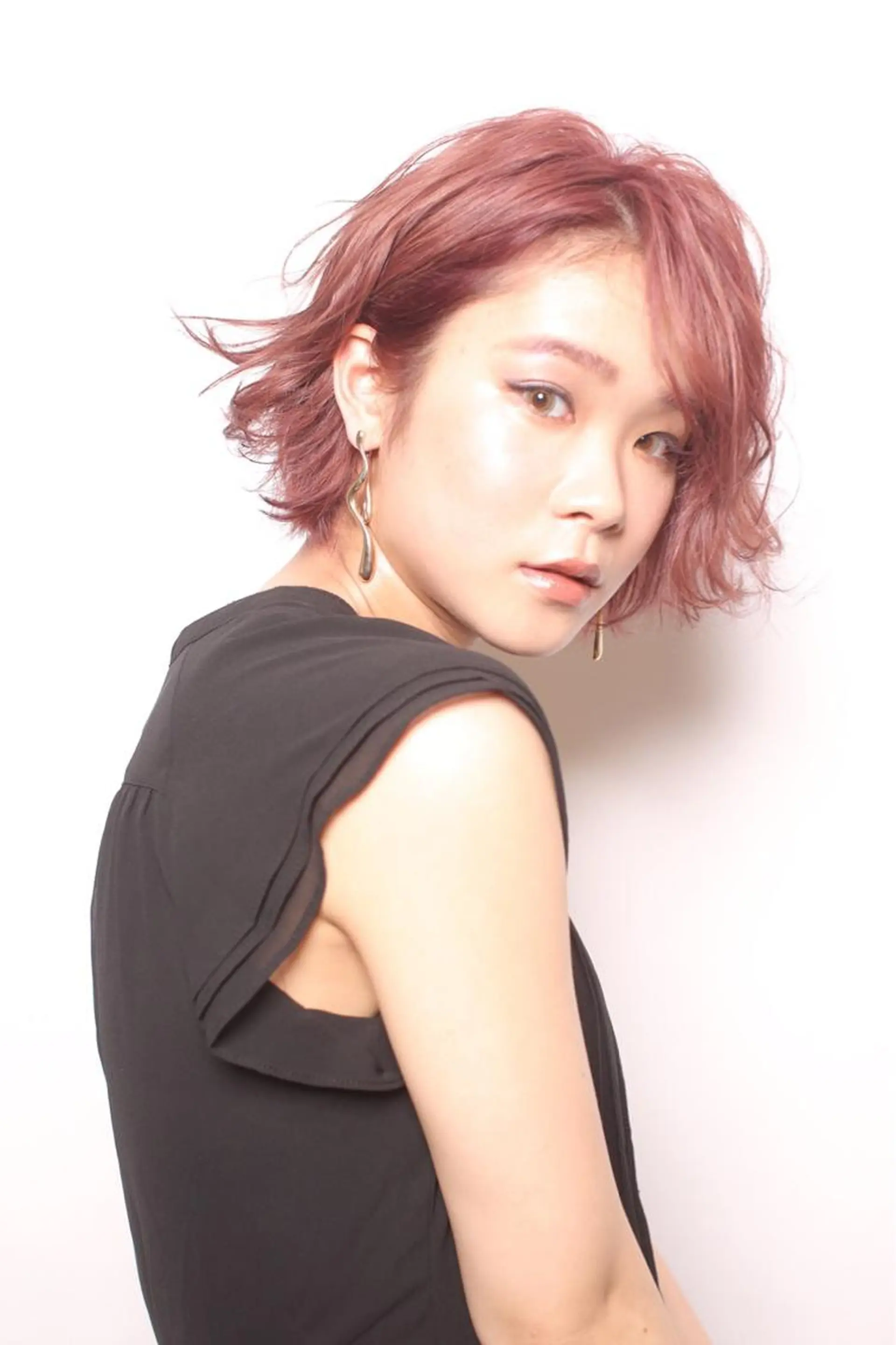 ミディアム カラー ピンクカラー Lee 甲子園のヘアスタイル