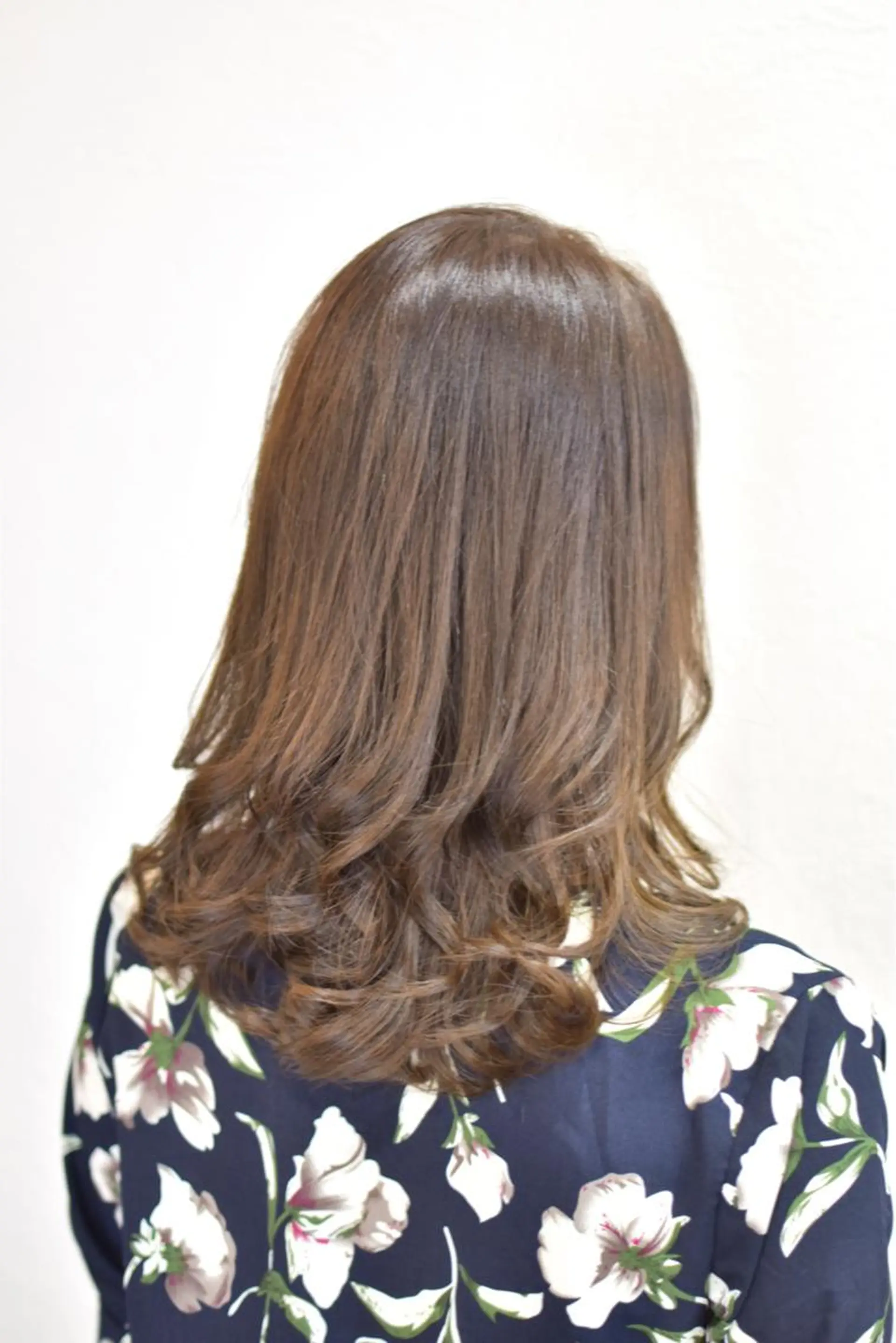 セミロング カラー ブリーチ グラデーションカラー カット ヘアカラー トリートメント 西村 ようこのヘアスタイル