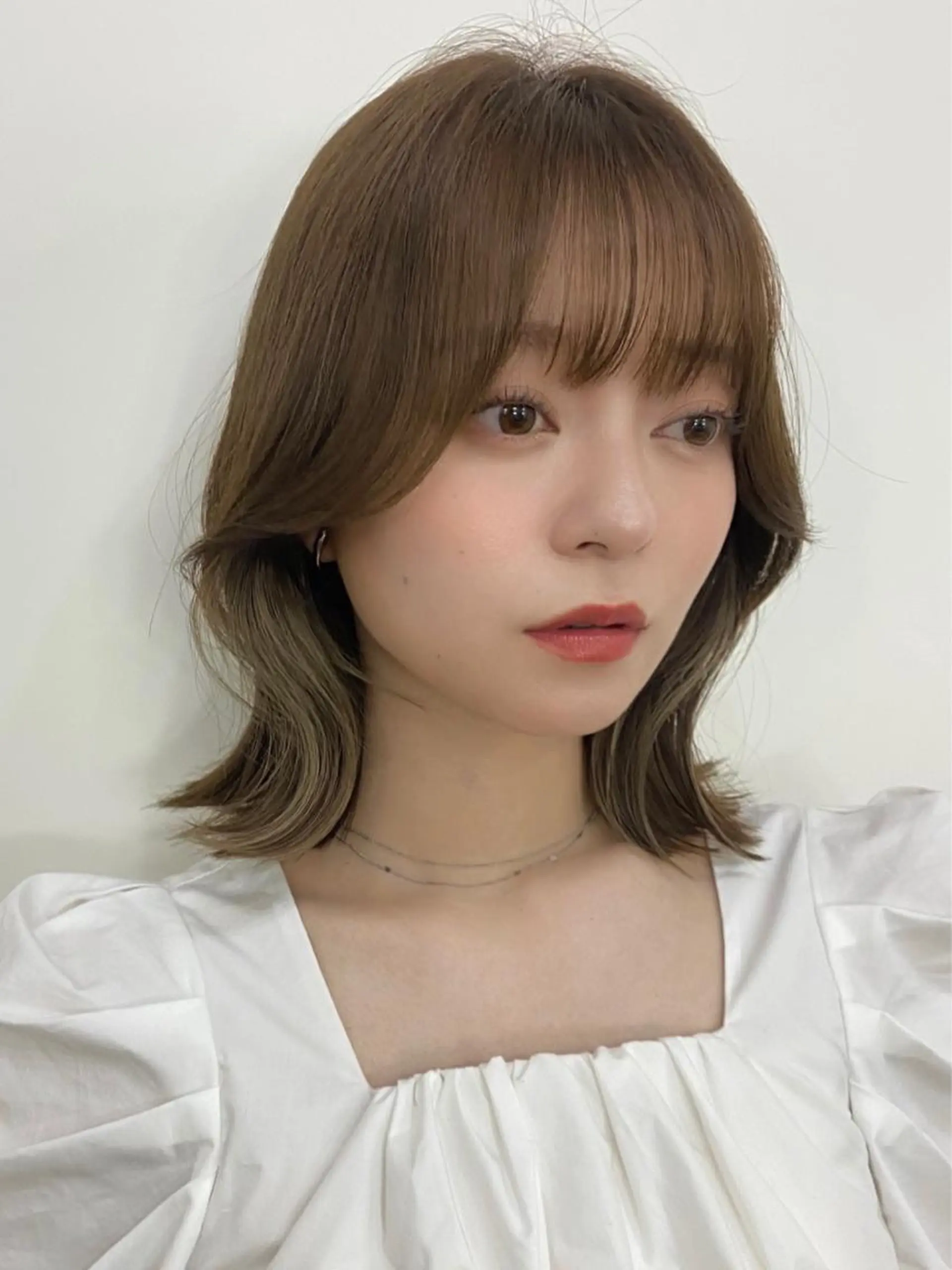 ミディアム カラー パーマ ヘアアレンジ 切りっぱなしボブ バレイヤージュ ブリーチ ケアブリーチ 透明感カラー カット ヘアカラー トリートメント ヘアセット 小野寺瑞希 /最小顔カットのヘアスタイル