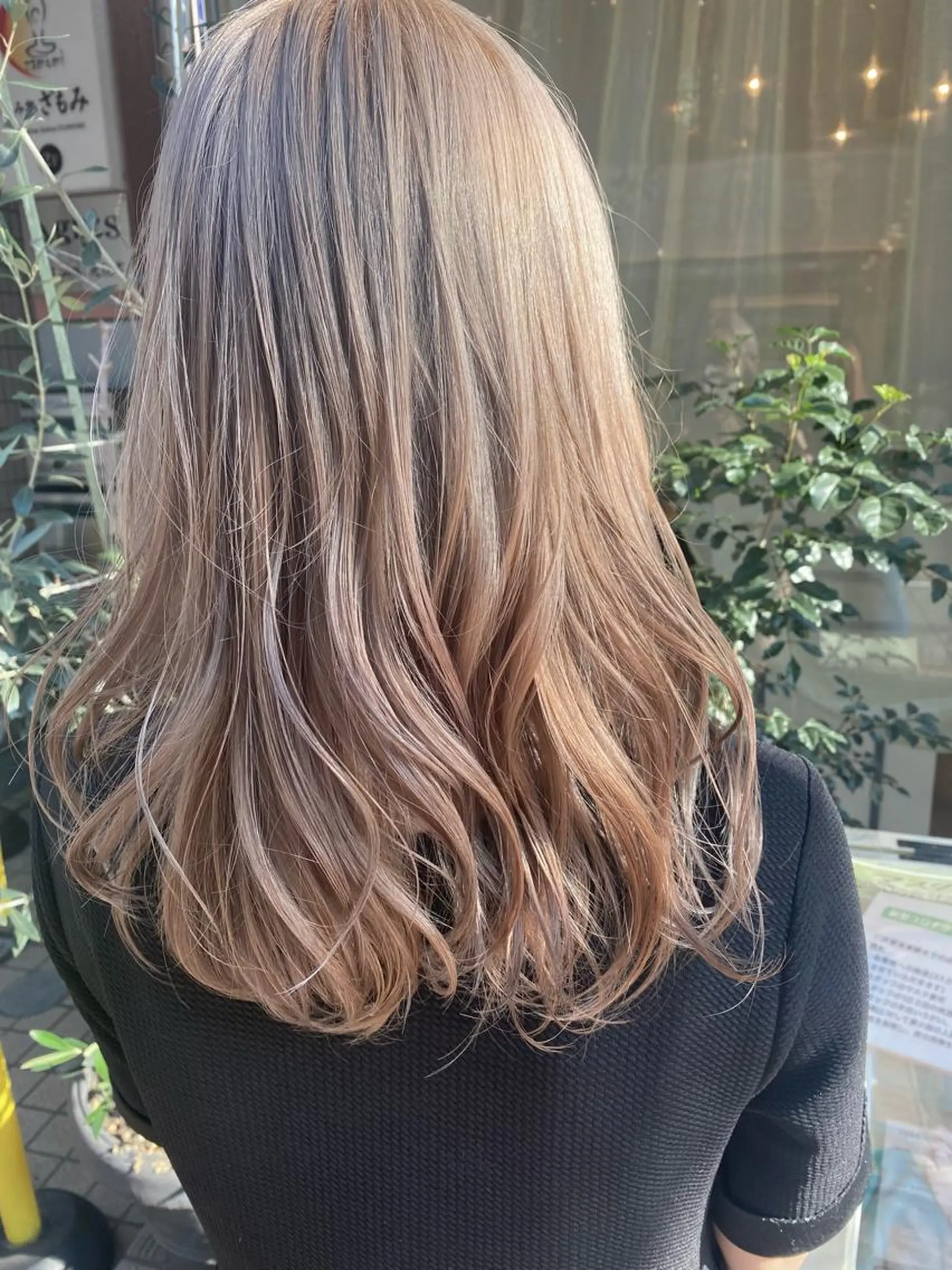 セミロング ヘアカラー 宮内 真乃のヘアスタイル