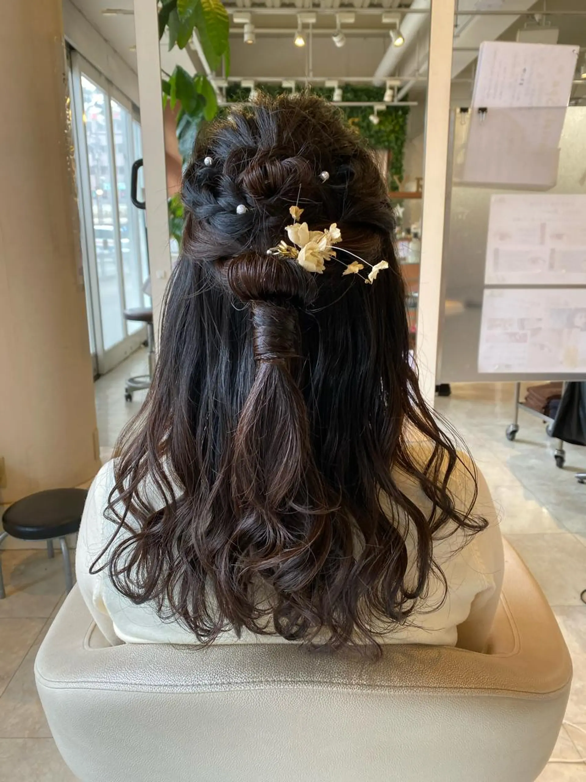 ヘアアレンジ ハーフアップ ヘアセット 岡田 奈々のヘアスタイル