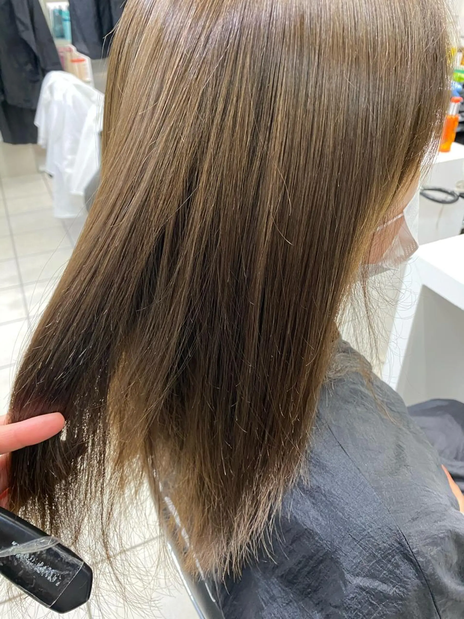 セミロング カラー 星野 菜月のヘアスタイル