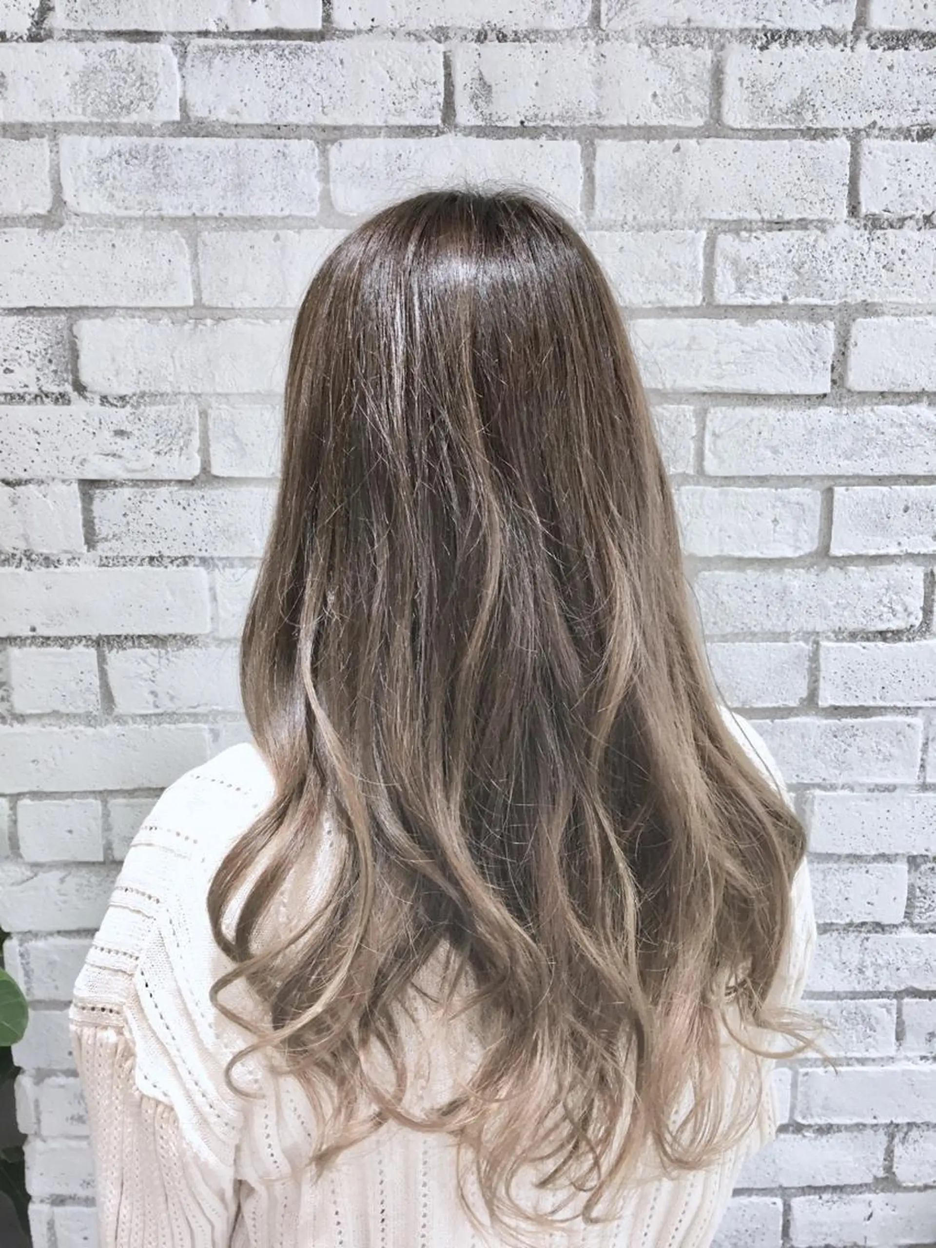 ロング カラー グラデーションカラー ハイライトカラー ハイライト ヘアカラー タワラ ソウタ Directorのヘアスタイル