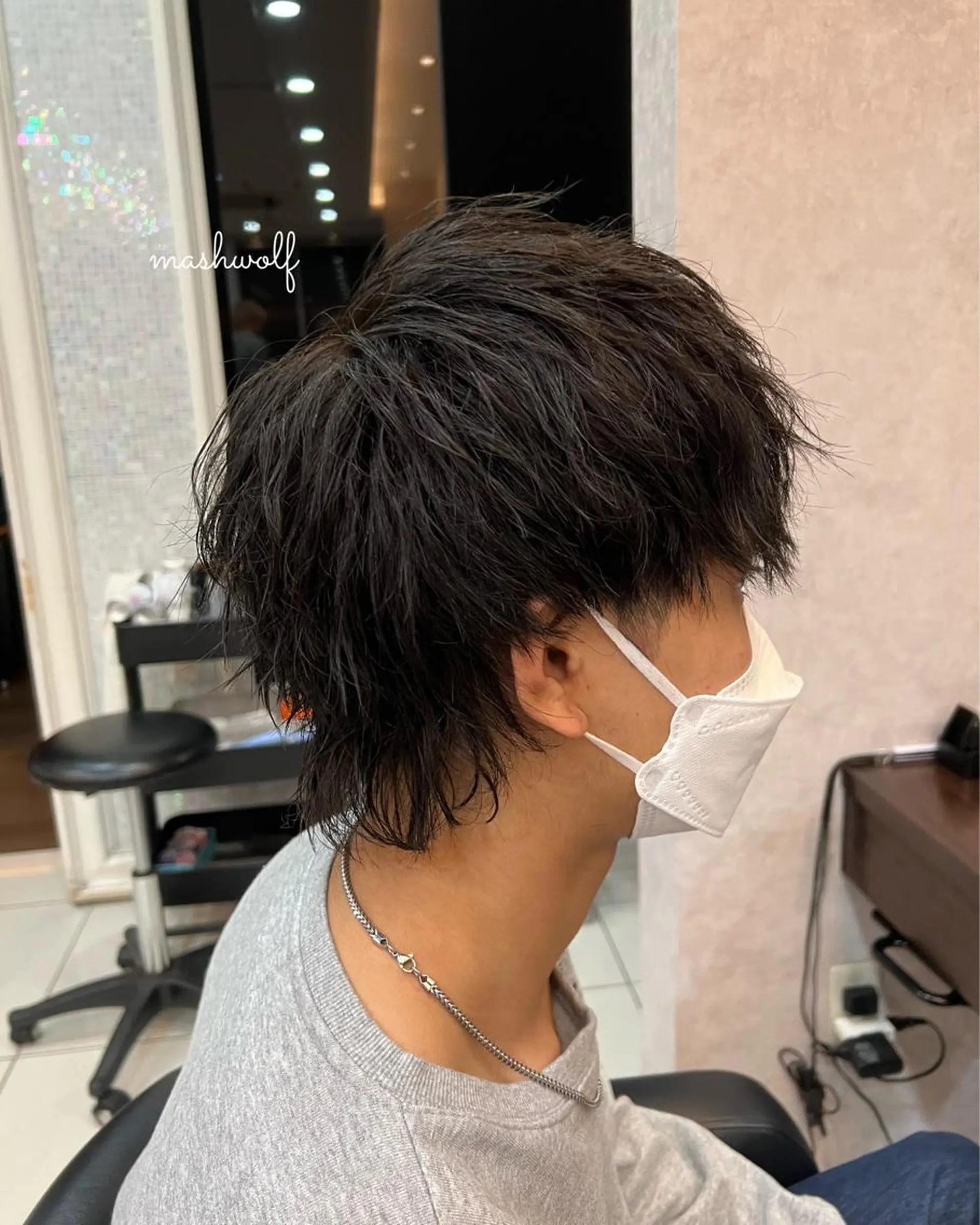 ショート メンズ メンズハイライト メンズインナーカラー マッシュウルフ マッシュ メンズパーマ 小山 雄大のヘアスタイル