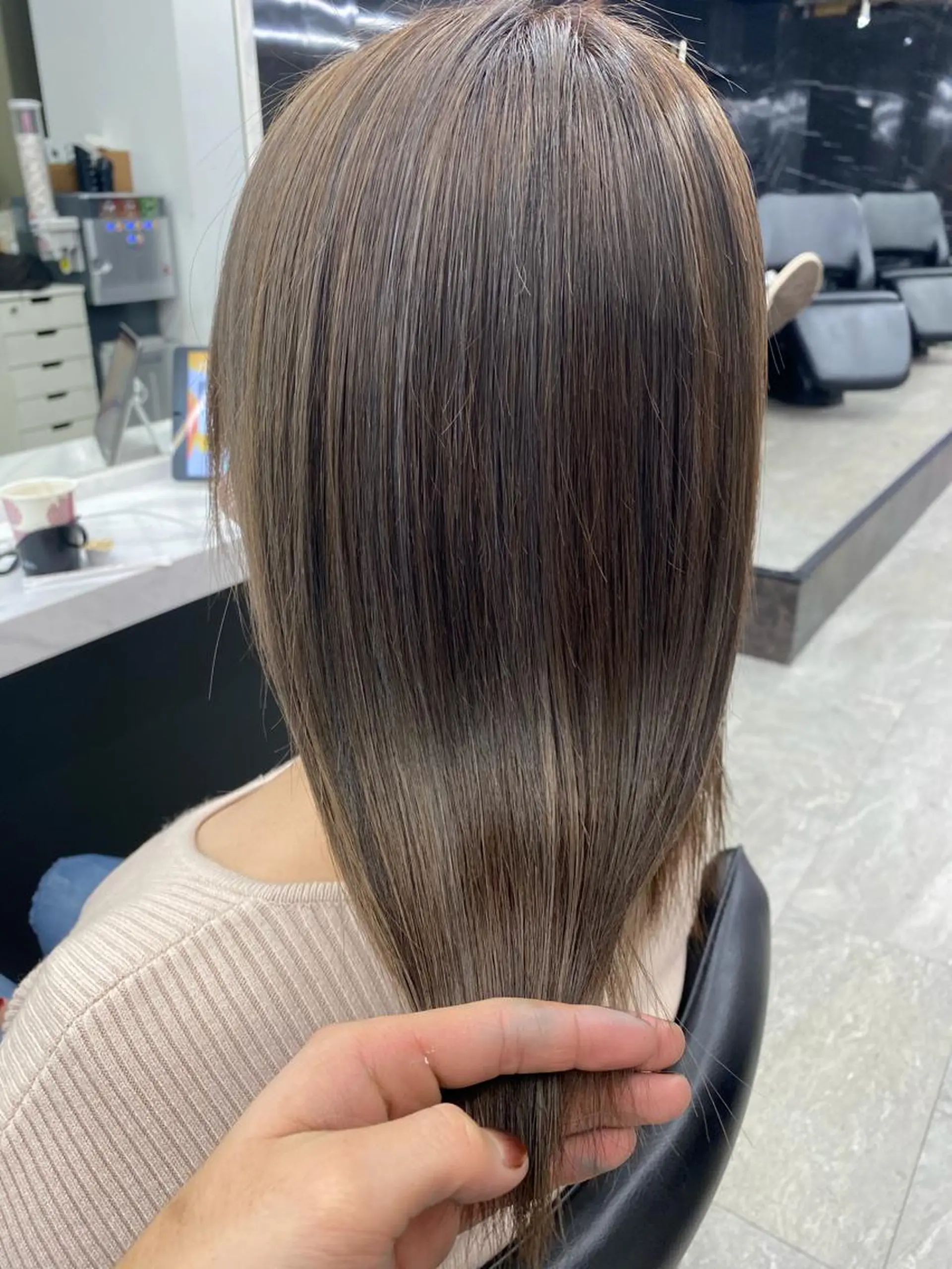 ミディアム カラー カット ヘアカラー トリートメント 🌈プルエクステ& ハイトーン🌈関飛鳥のヘアスタイル