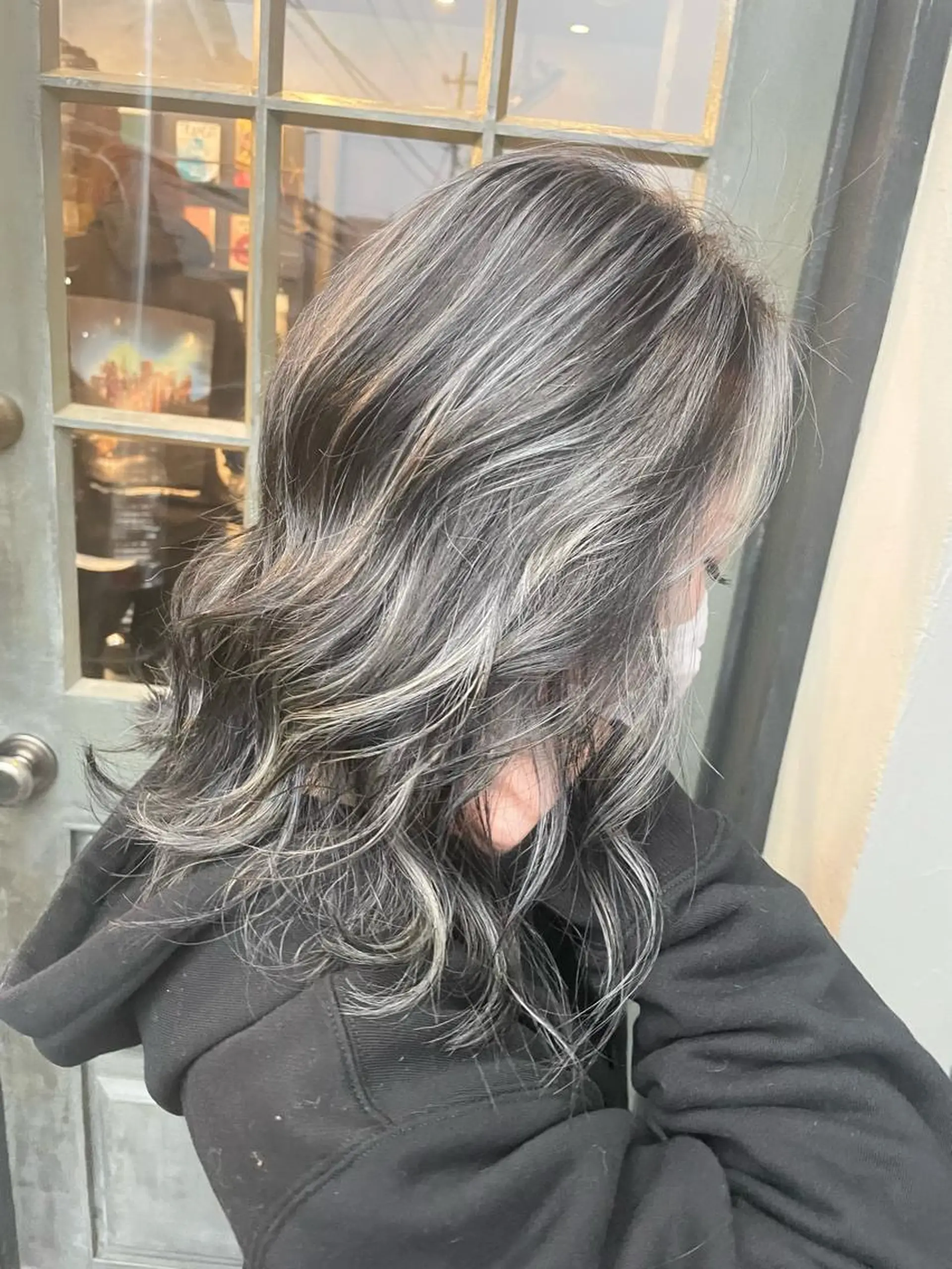 ロング カラー ブリーチ La vielle 西峠のヘアスタイル