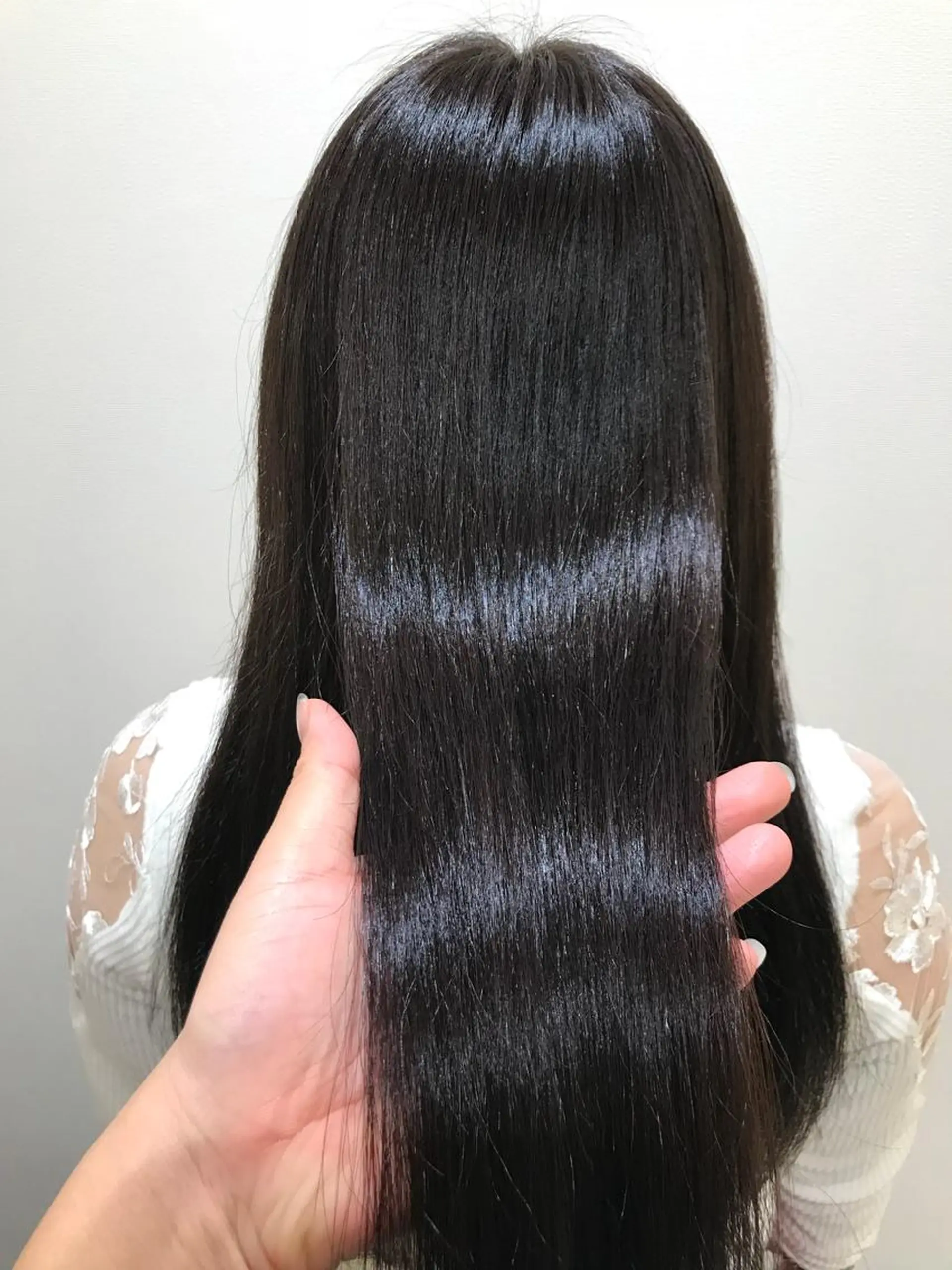 ロング カラー イルミナカラー ヘアカラー トリートメント 清藤綾/脱白髪染め 白髪ぼかしハイライトのヘアスタイル