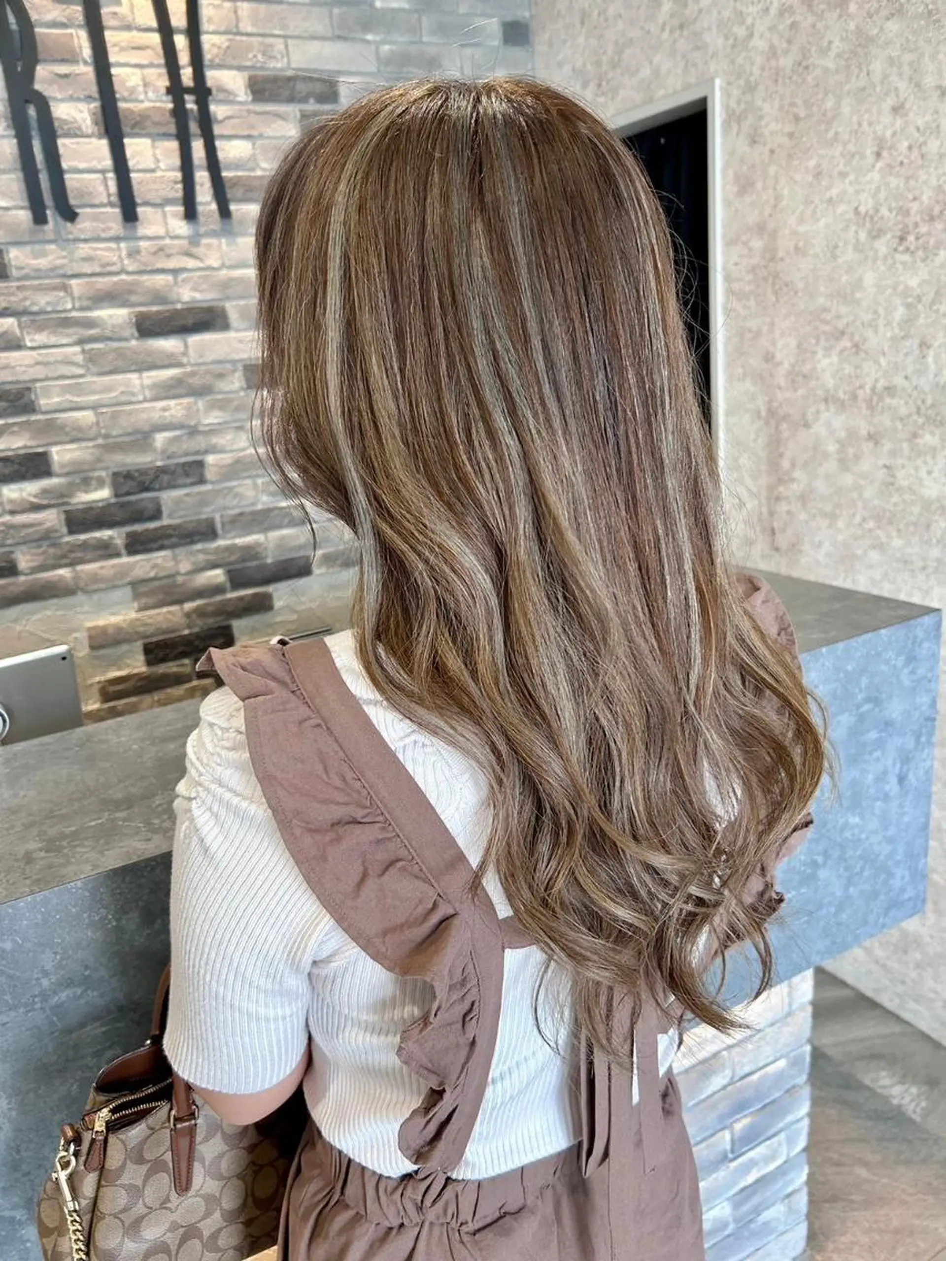 カラー ミディアム バレイヤージュ ブリーチ ダブルカラー ハイライトカラー ハイライト ヘアカラー ハイトーンベージュ 新潟/Manamiのヘアスタイル