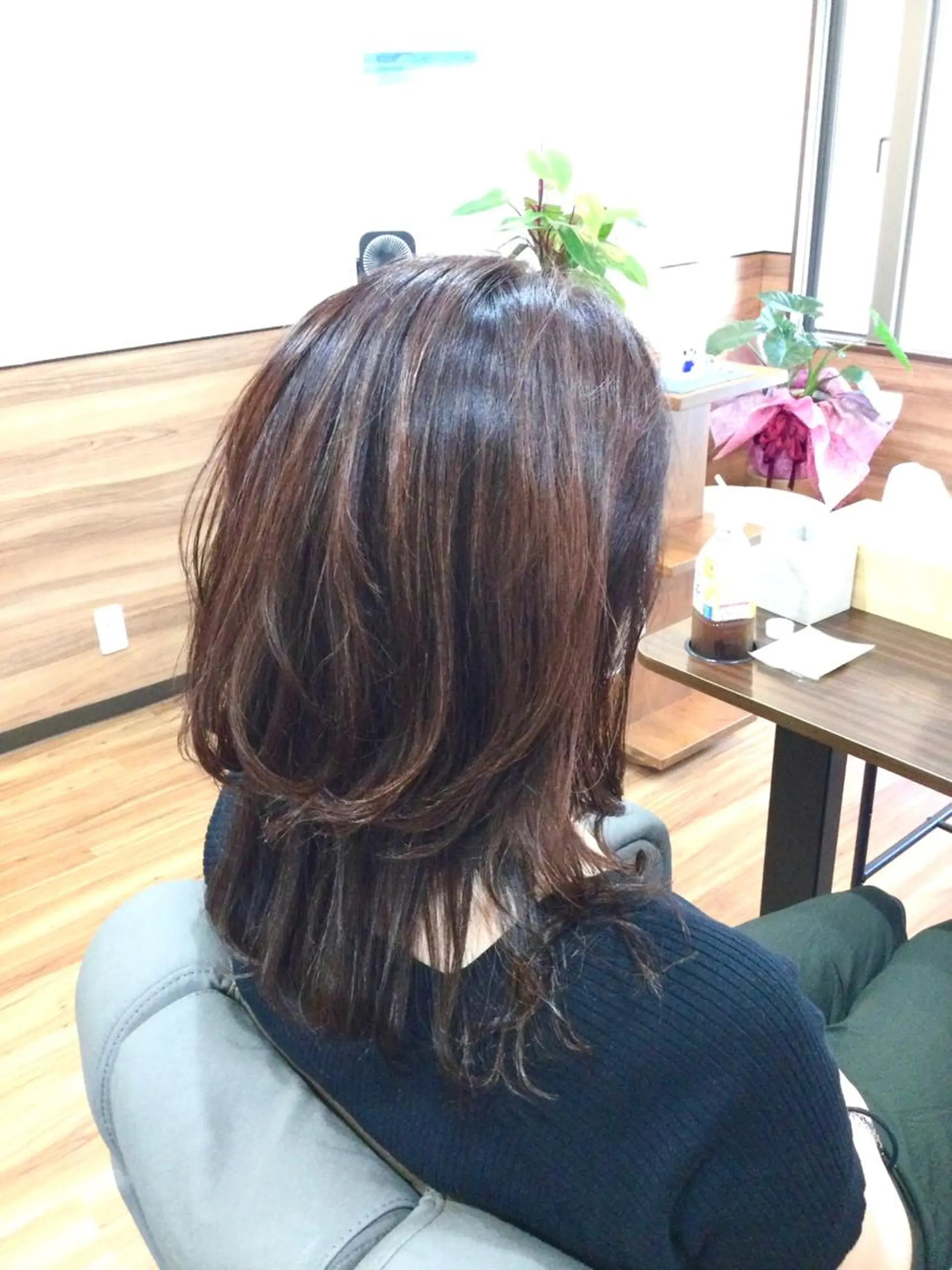 セミロング カラー 透明感カラー Annon プライベートサロンのヘアスタイル