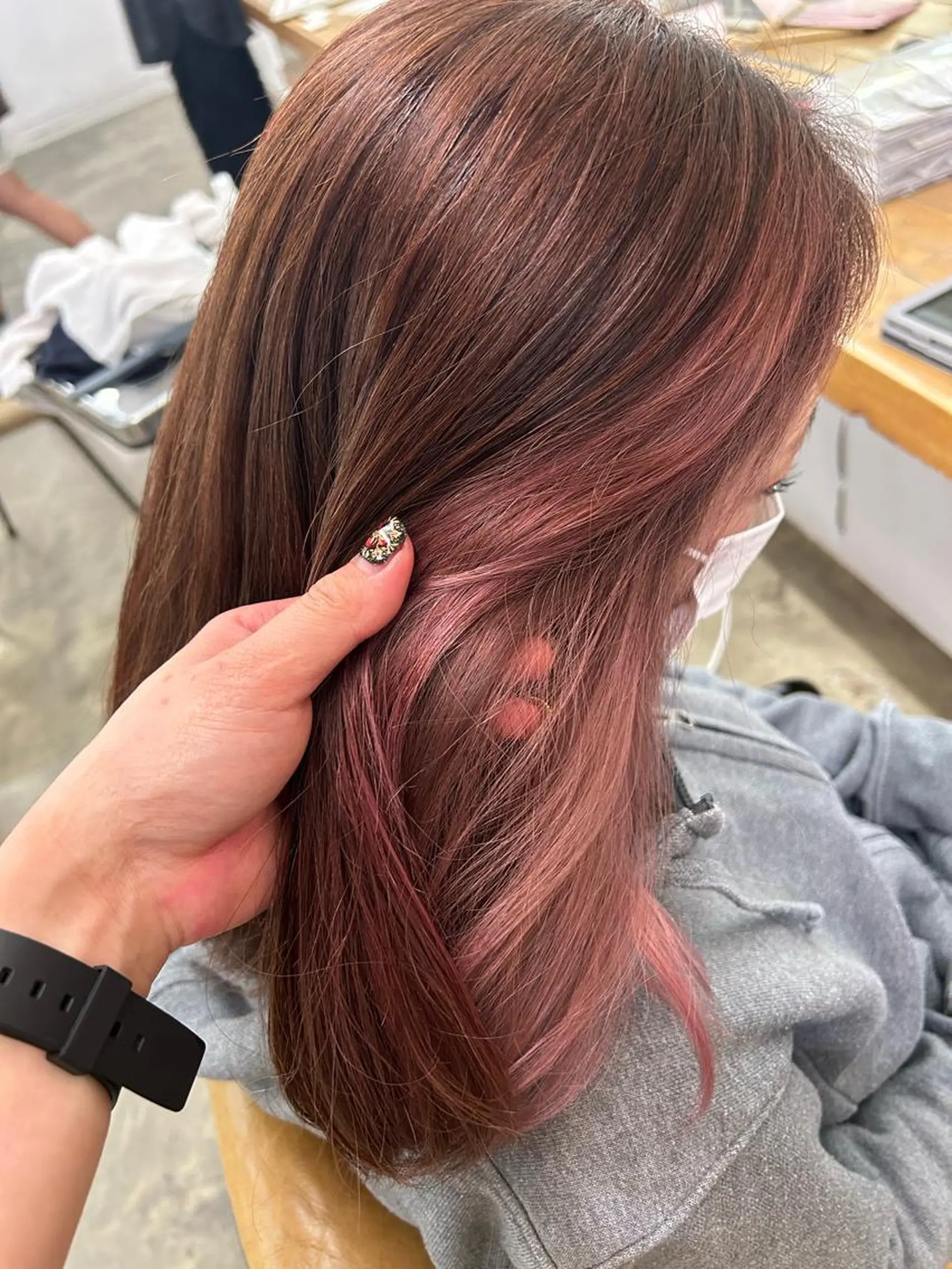 ミディアム カラー イヤリングカラー ハイライトカラー ピンクカラー ハイライト ヘアカラー パーソナルカラー 診断🍀マリンのヘアスタイル