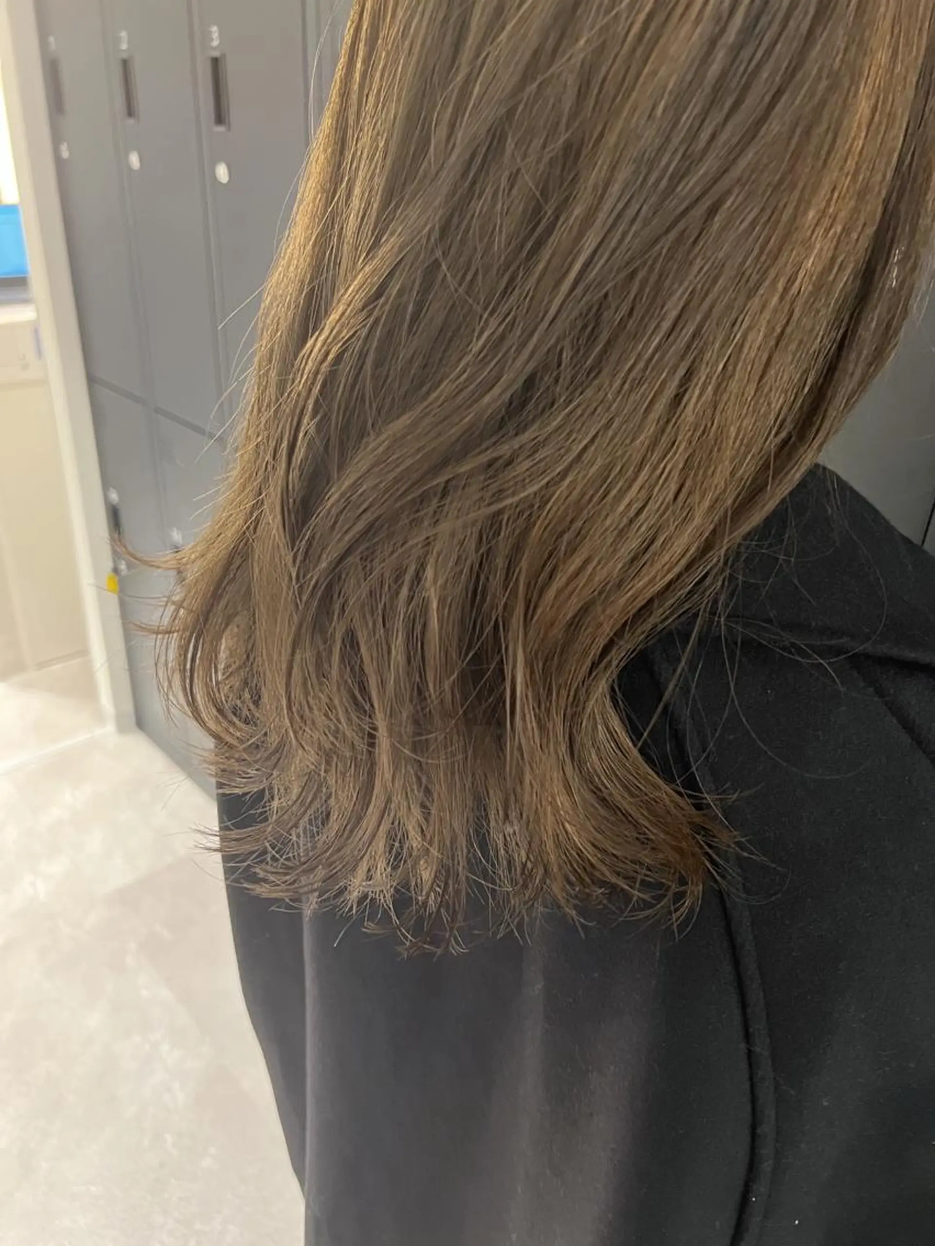 セミロング カラー ベージュカラー 暗髪カラー🫐パーマ おくだりんかのヘアスタイル