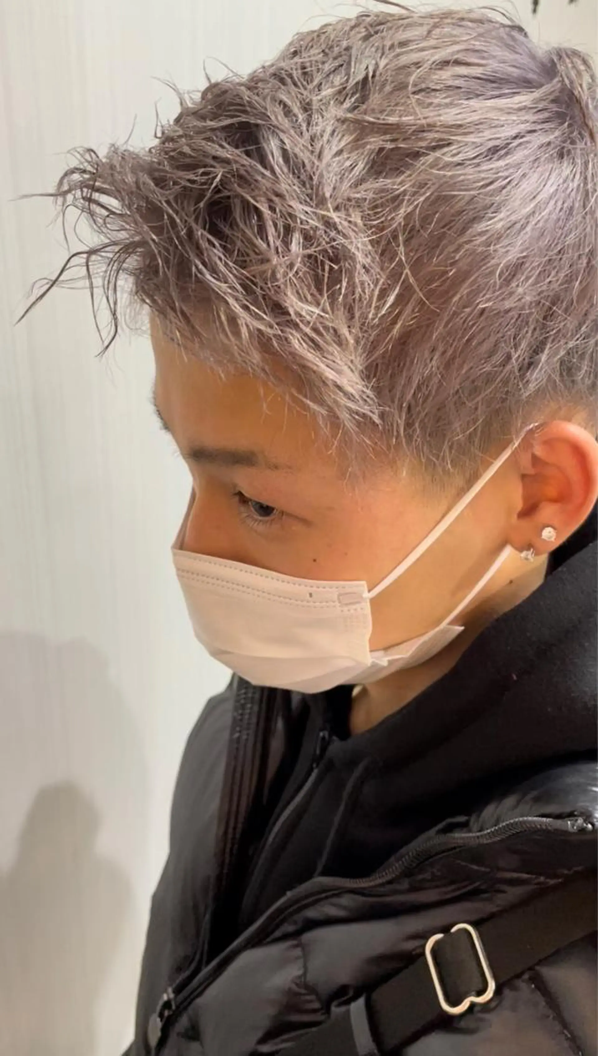 カラー メンズ シルバー Merlyosaka 早川未来のヘアスタイル