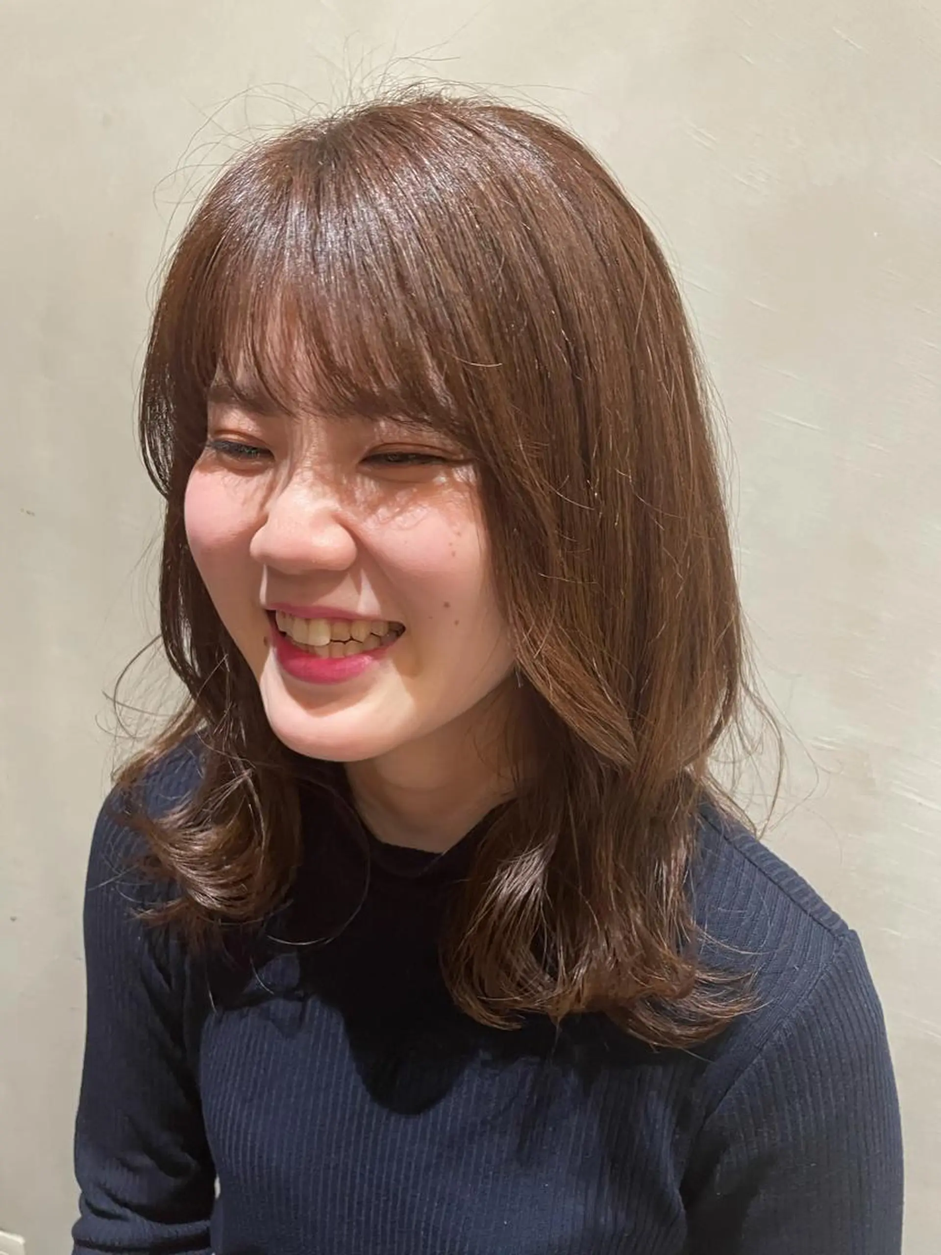 セミロング 小林 愛花のヘアスタイル