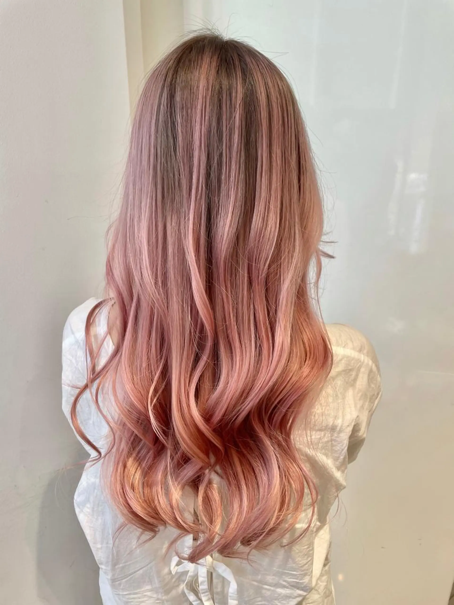 ロング カラー パーマ ヘアアレンジ 黒髪 ブリーチ ダブルカラー 【公式】amble luxe池袋東口🩷のヘアスタイル