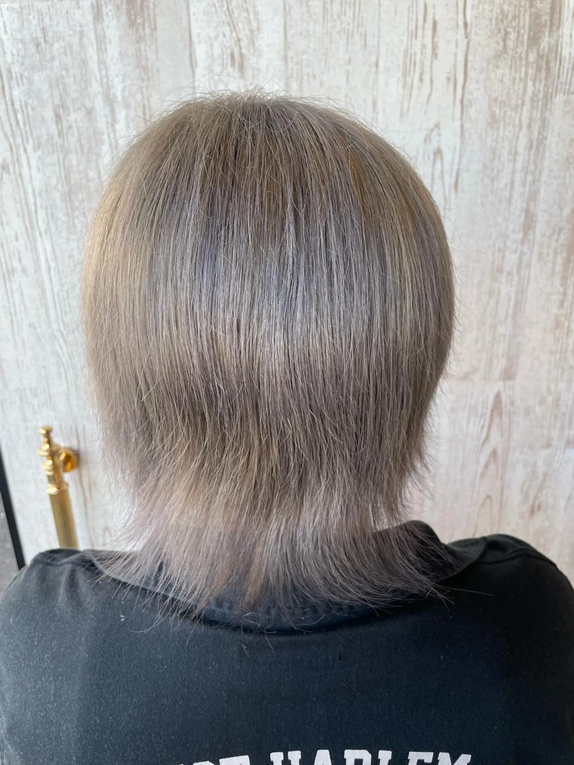カラー ブリーチ 岡村 真子のヘアスタイル