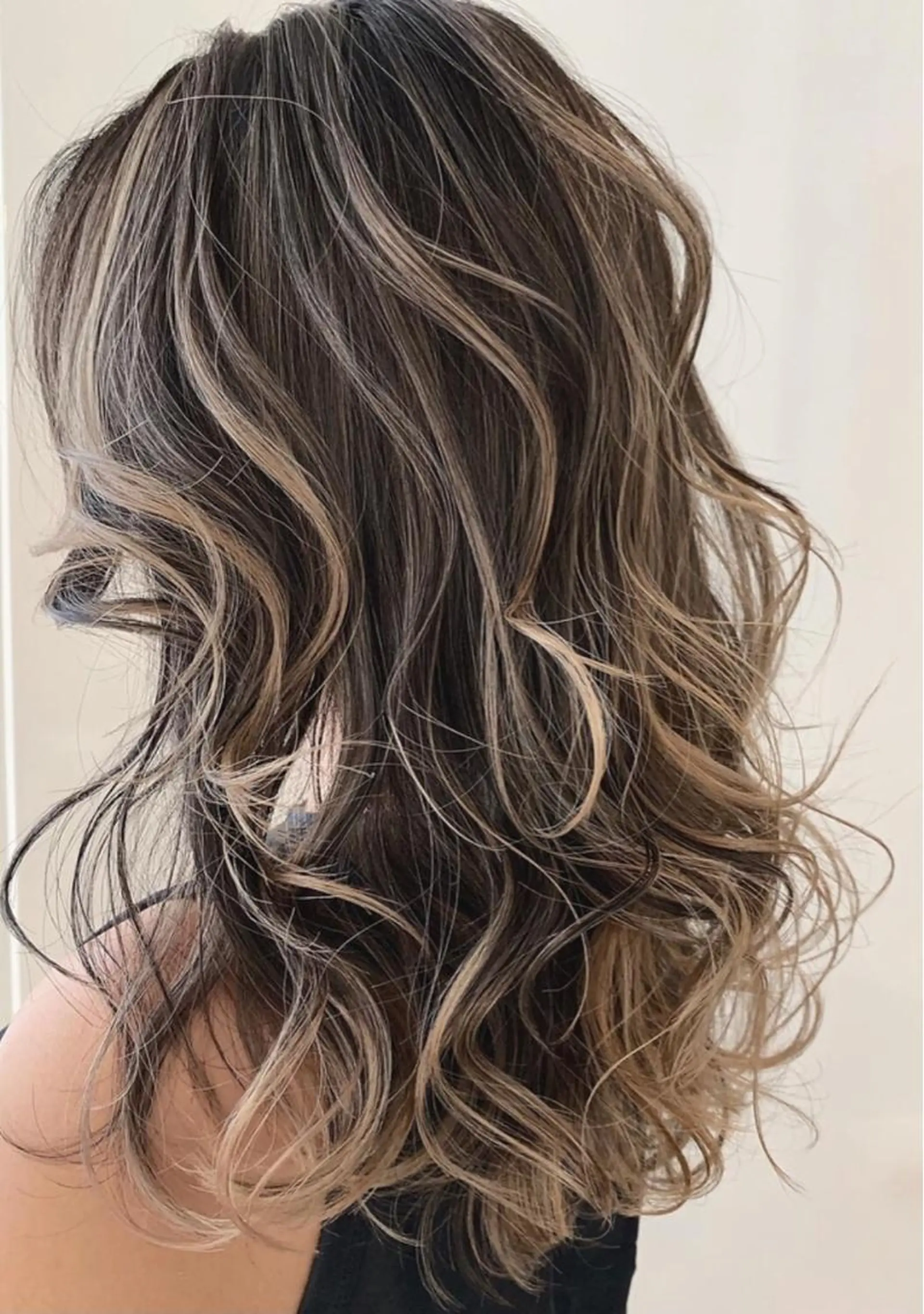 ロング カラー バレイヤージュ レイヤーカット Seventh Senseのヘアスタイル