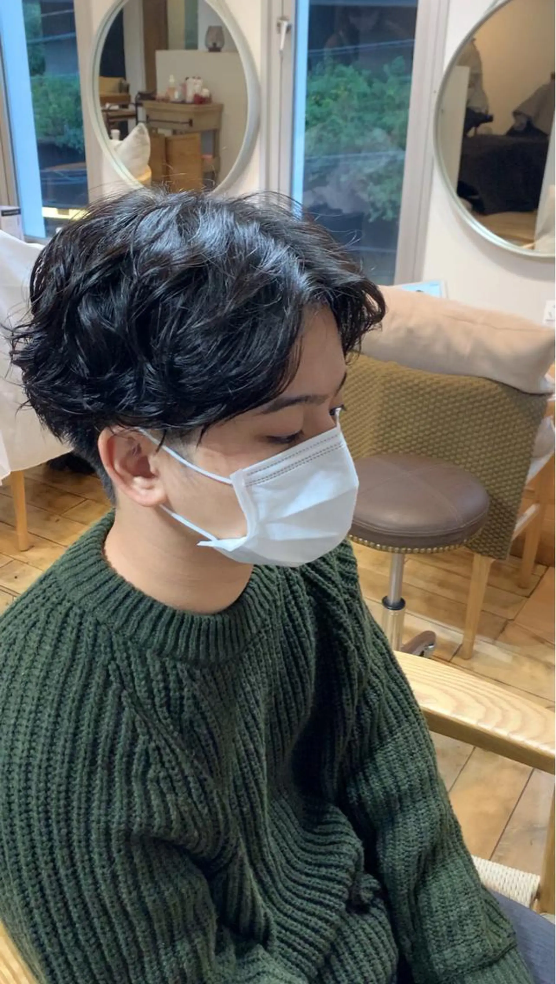 ショート パーマ メンズ メンズブリーチ センターパート フェードカット メンズハイライト メンズハイトーン メンズStylist 山根慧のヘアスタイル