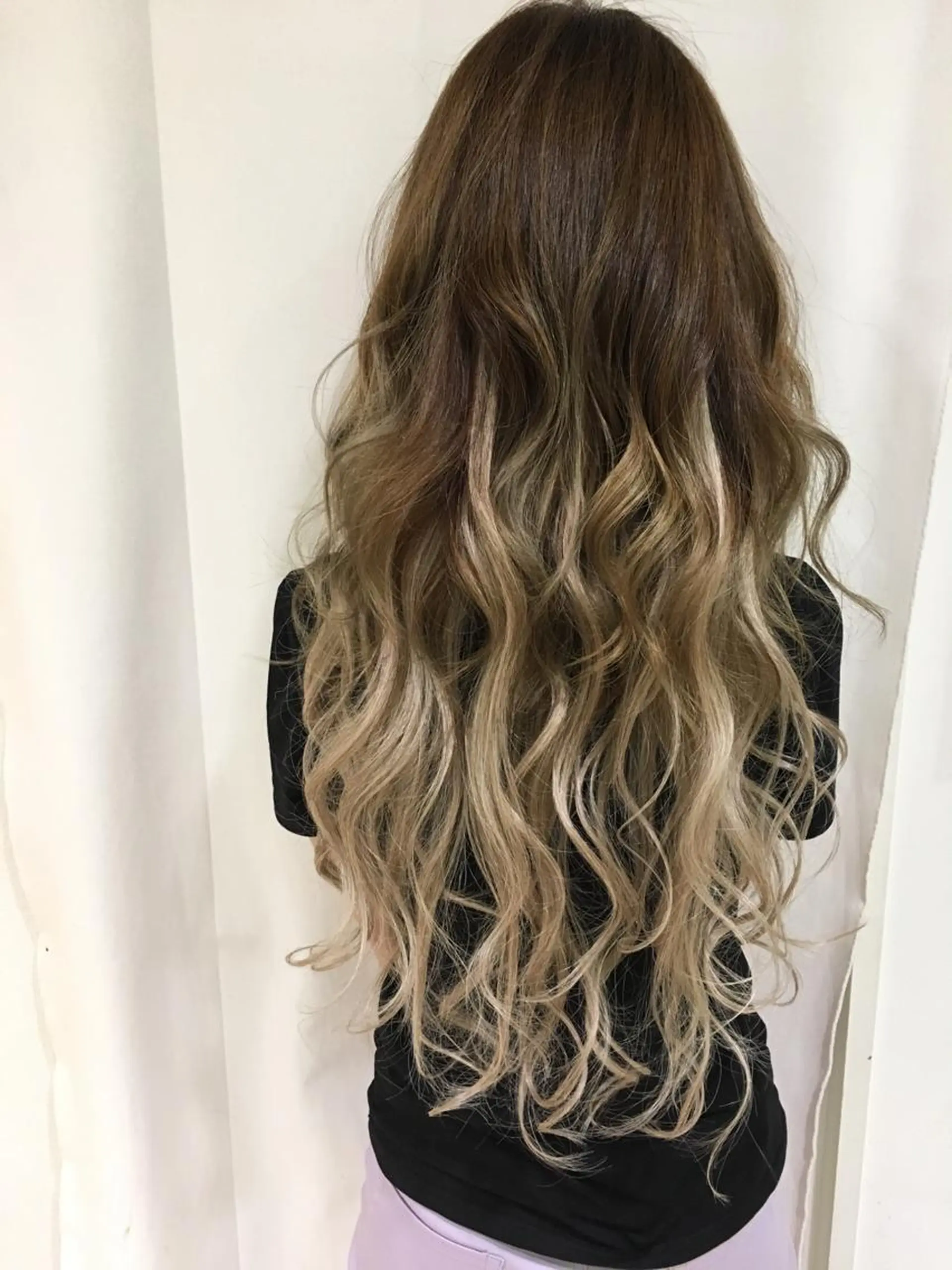 ロング カラー ヘアアレンジ アッシュ グラデーションカラー ホワイトアッシュ エクステ きむえり/髪質改善 /うねり広がり改善のヘアスタイル
