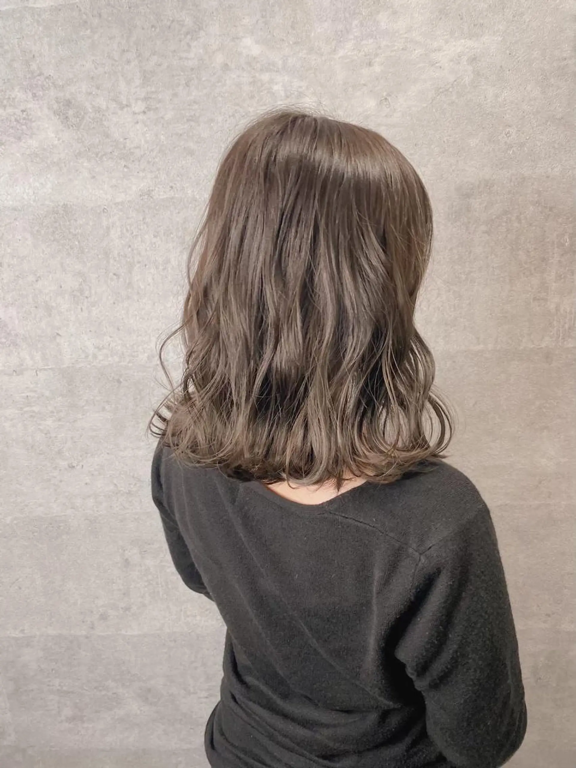 ミディアム カット ヘアカラー トリートメント アンダーバーホワイト 堺東店のヘアスタイル