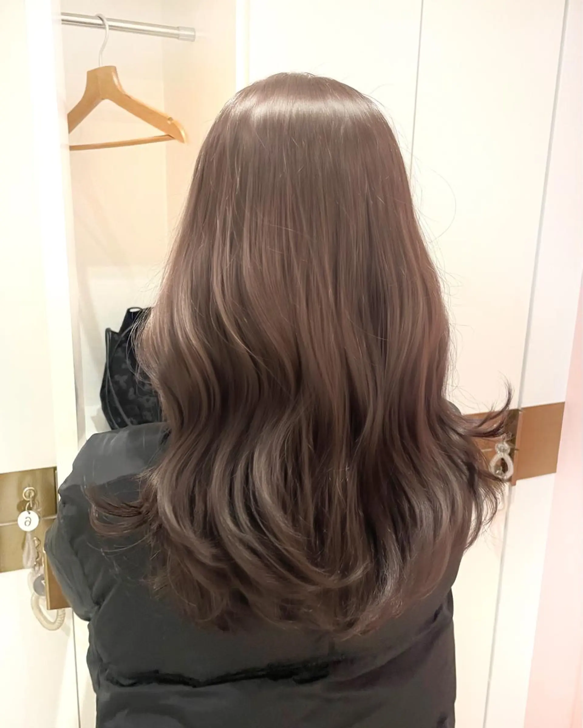 ロング カラー ヘアアレンジ 🤎小顔レイヤー /ベージュ🤎友香のヘアスタイル