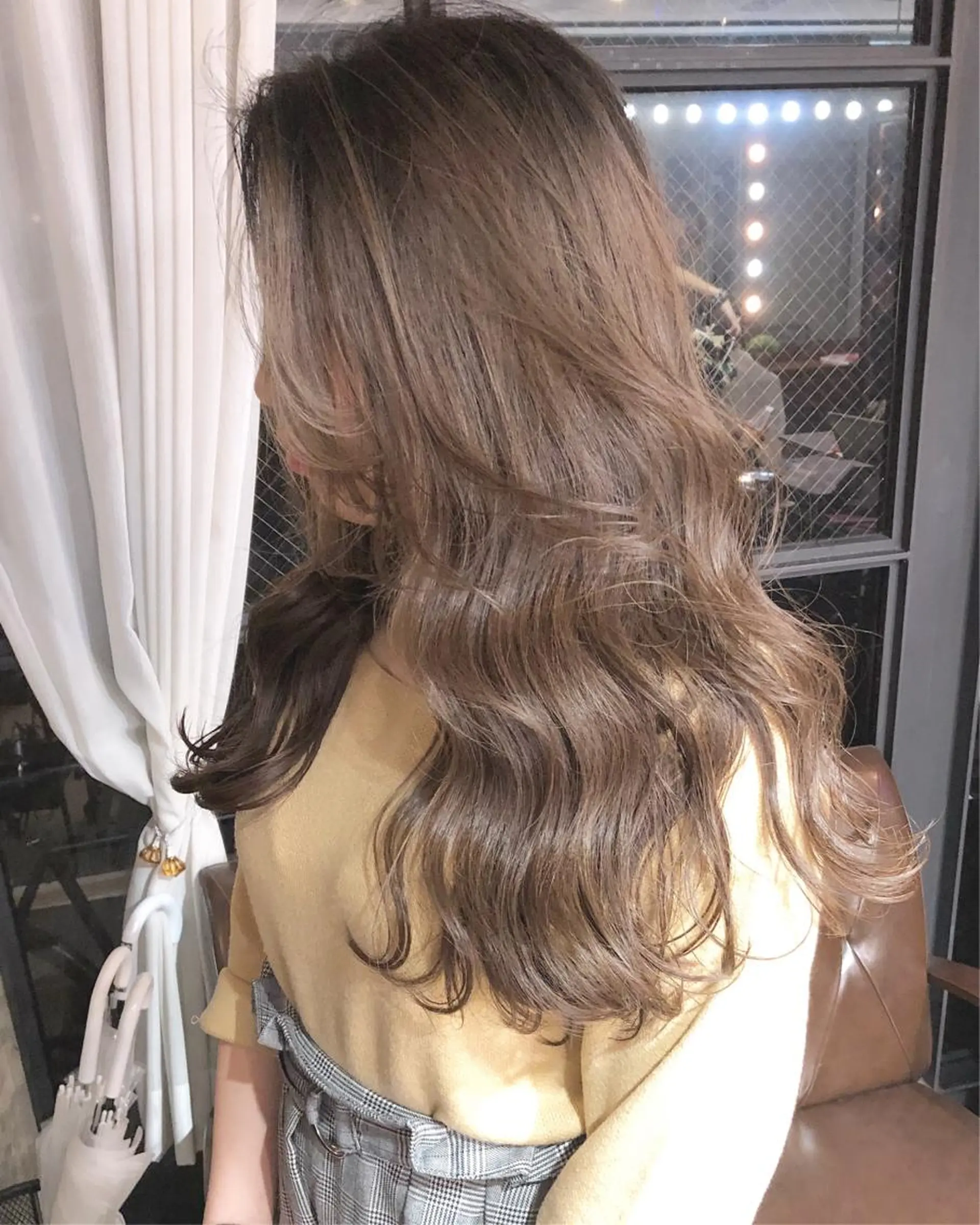 ロング カラー パーマ ヘアアレンジ メンズ キッズ ネイル マツエク・マツパ メンズハイライト グレージュ ハイライトカラー ハイライト カット ヘアカラー トリートメント ヘッドスパ 韓国風×透明感カラー 髪質改善オタベシンヤのヘアスタイル