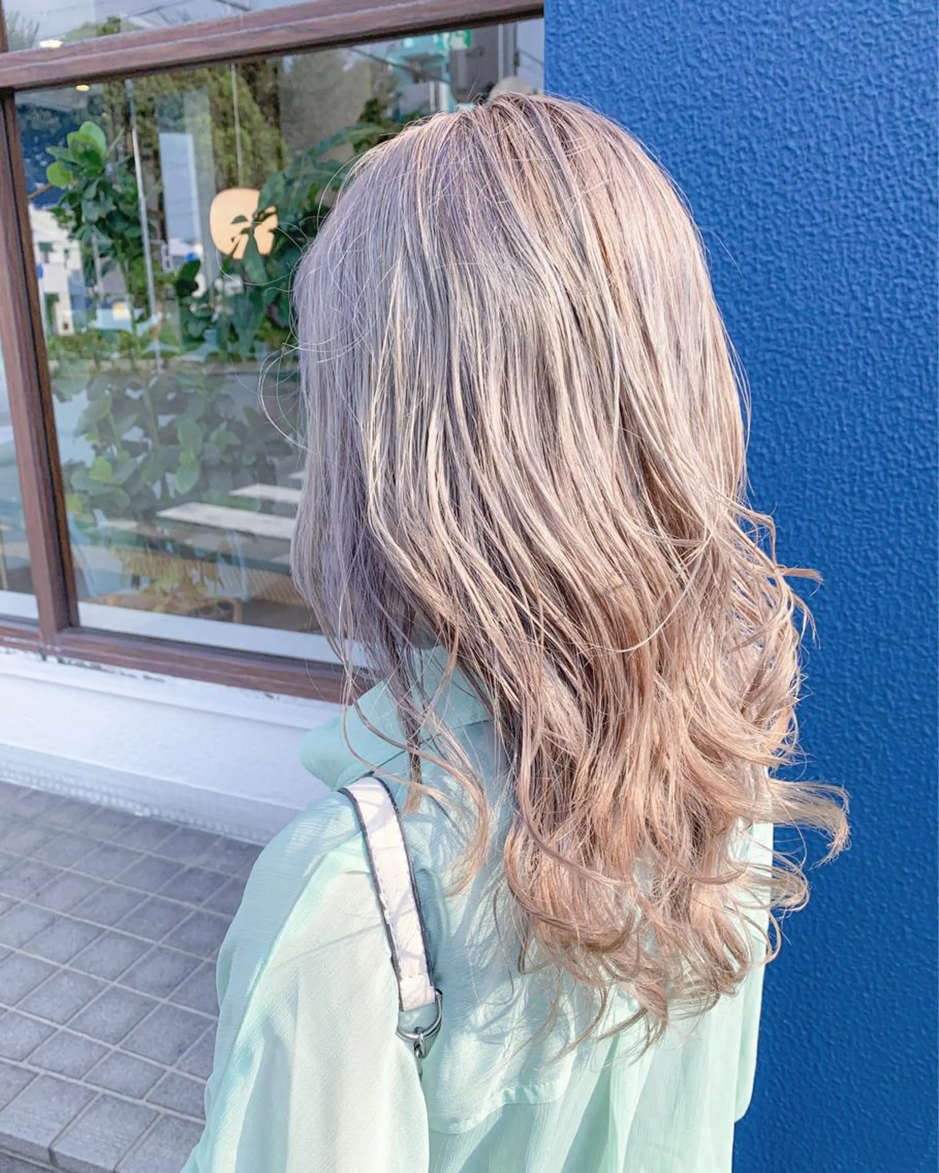 ロング カラー ヘアアレンジ ブロンド バイオレットカラー ホワイトブロンド メンズパーマ職人 加藤 弘貴のヘアスタイル