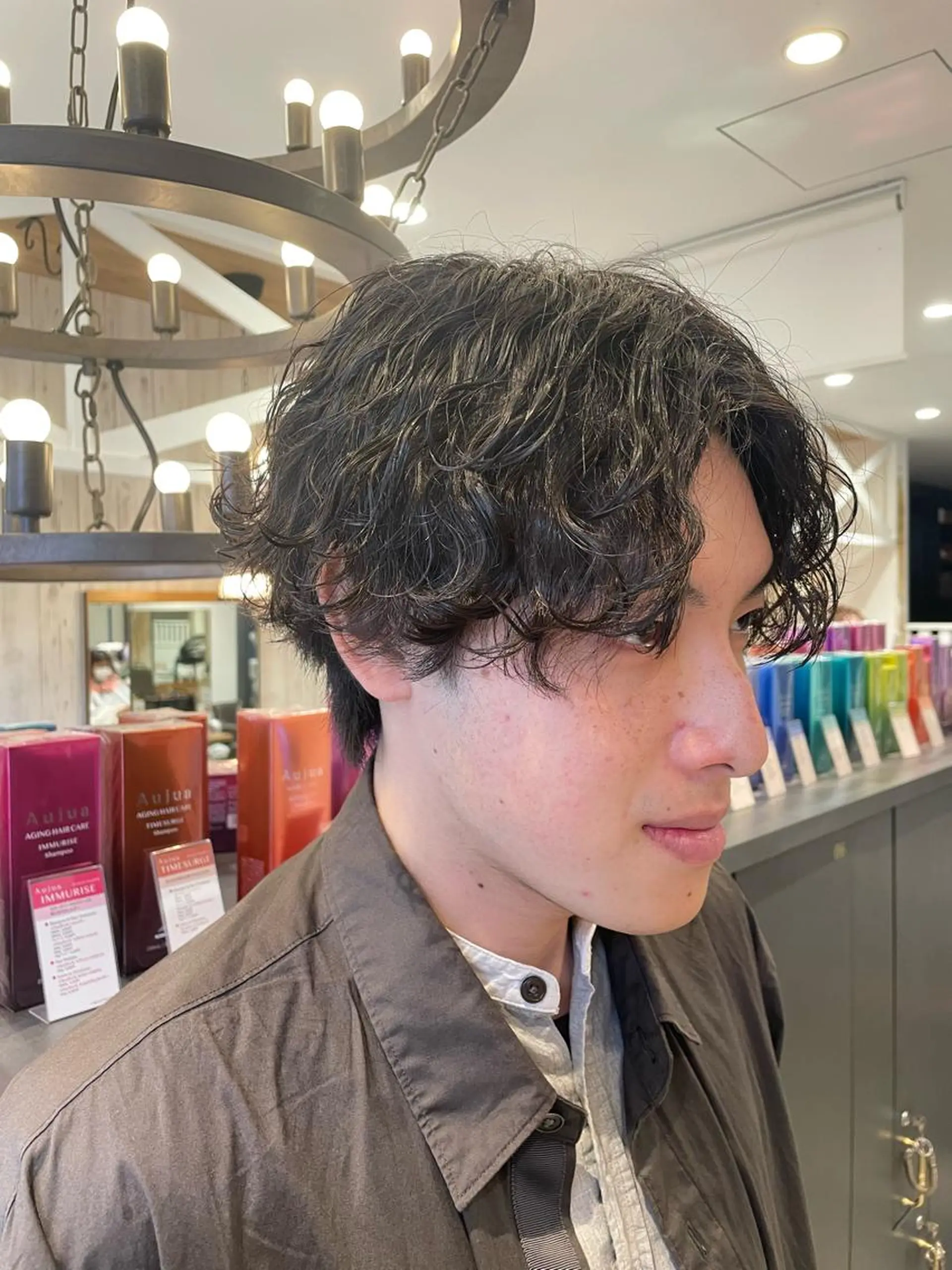 ショート パーマ メンズ 鈴村 大介のヘアスタイル