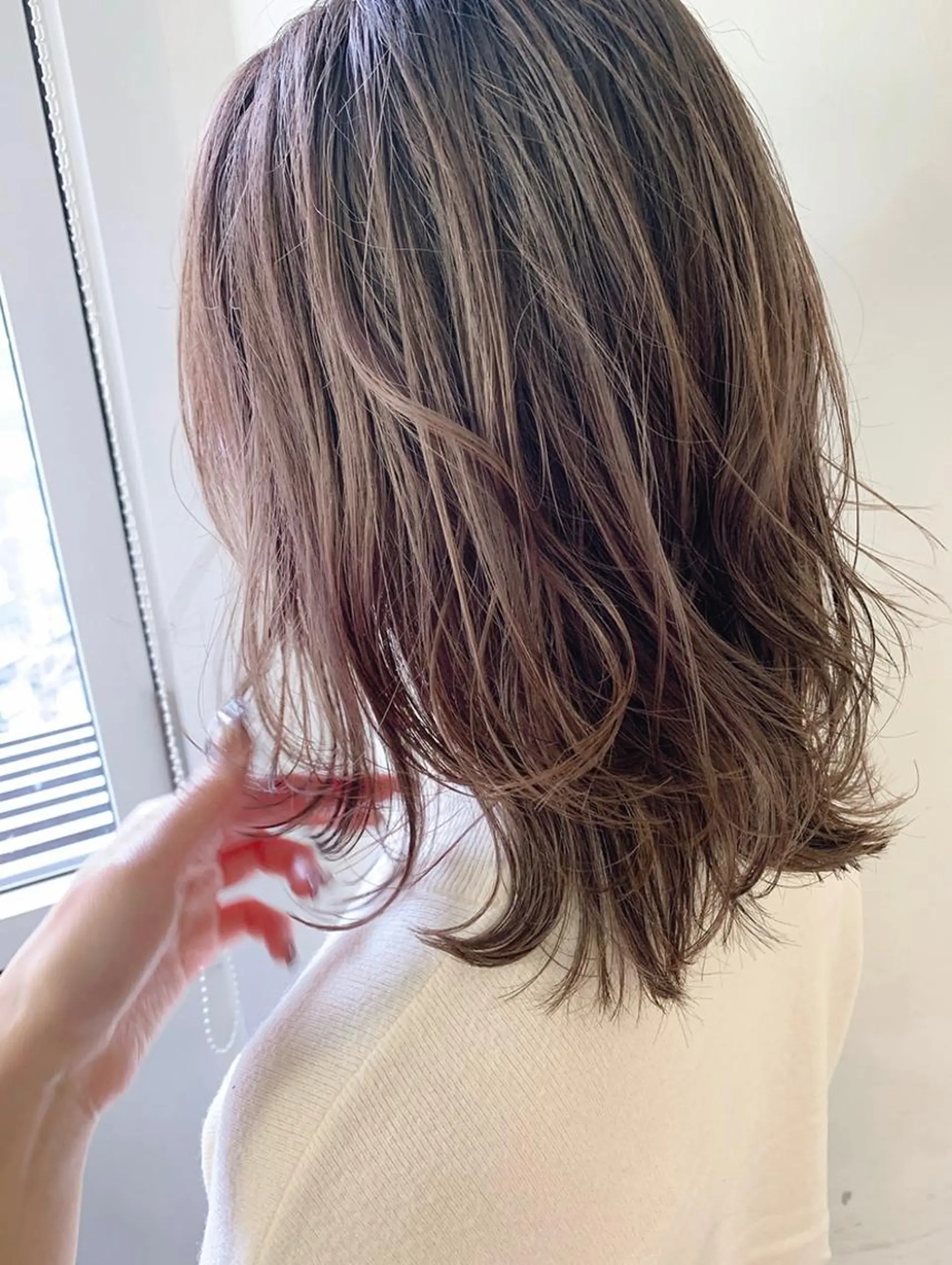 ミディアム カラー アッシュ ベージュカラー 透明感カラー レイヤーカット minami /ヘアセットのヘアスタイル
