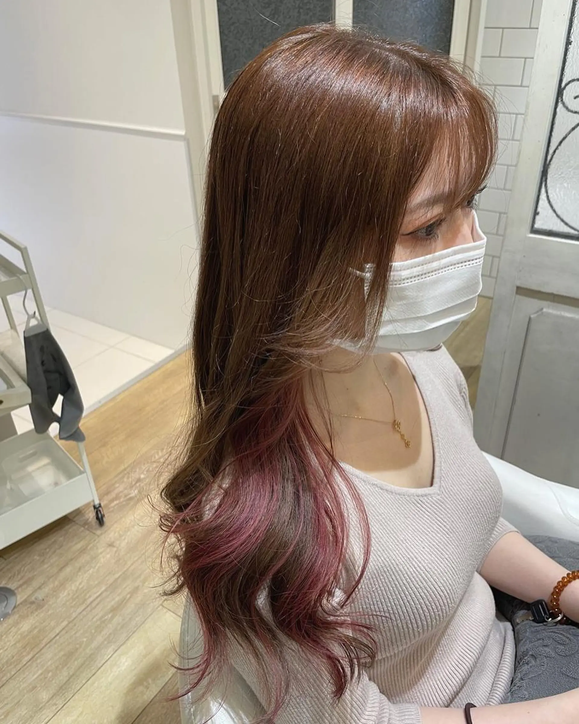 ミディアム カラー パーマ ヘアアレンジ メンズ キッズ ネイル マツエク・マツパ 子どものヘアアレンジ メンズインナーカラー イヤリングカラー インナーカラー ピンクカラー 🫧垢抜けヘア🫧 SHIORIのヘアスタイル