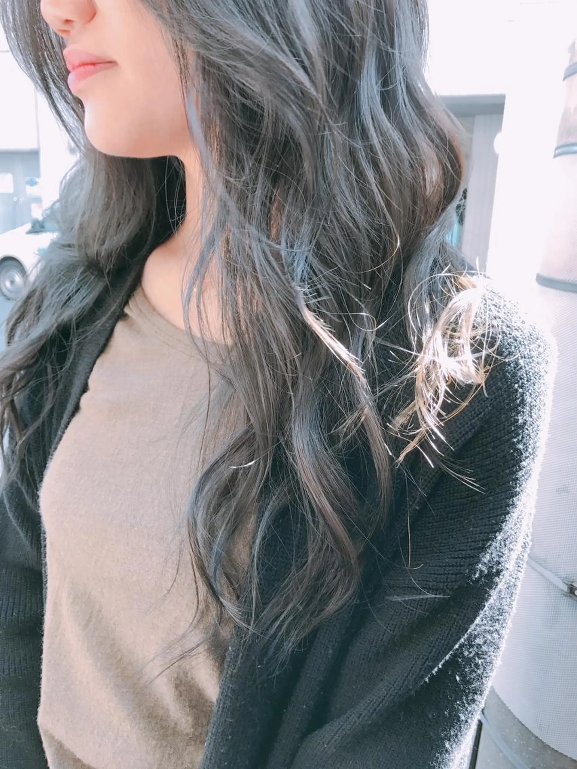 ロング アッシュ アッシュグレー ハイライト レイヤーカット 前之園 ひかるのヘアスタイル