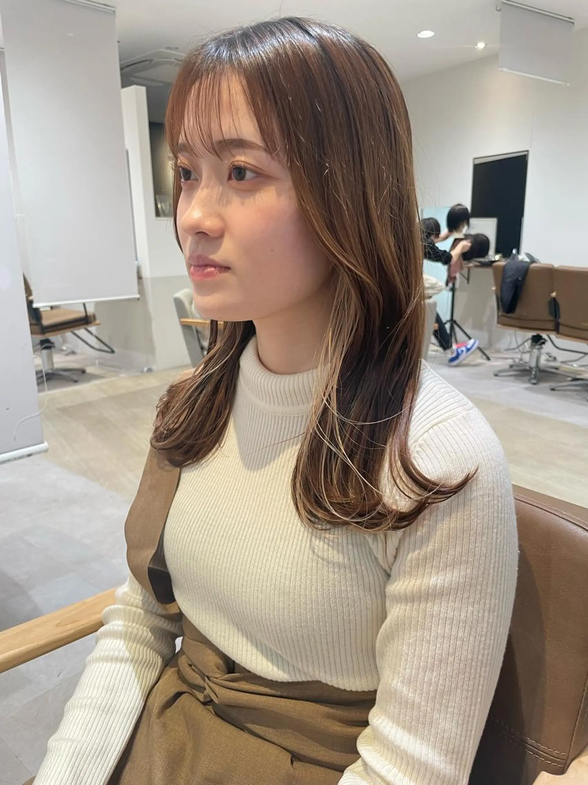セミロング 髪質改善ストレー ト指名NO.1林駿希のヘアスタイル