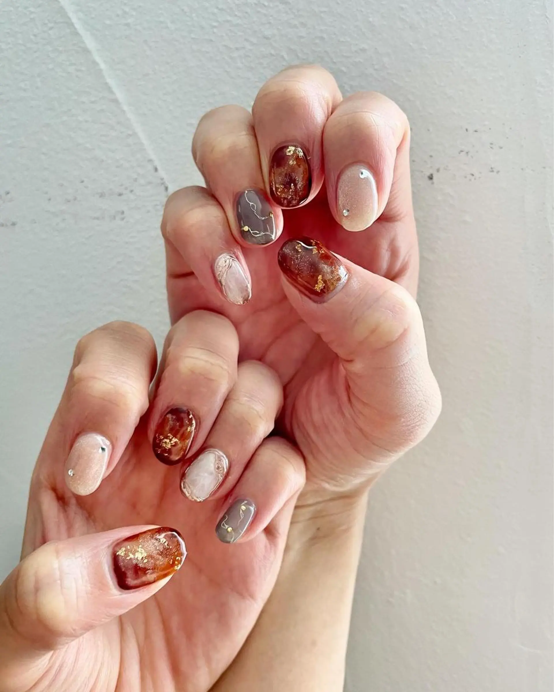 ネイル ブラウン フットネイル ジェルネイル ゴールド 韓国ネイル 甲府市徳行 🧸prunelleのネイルデザイン