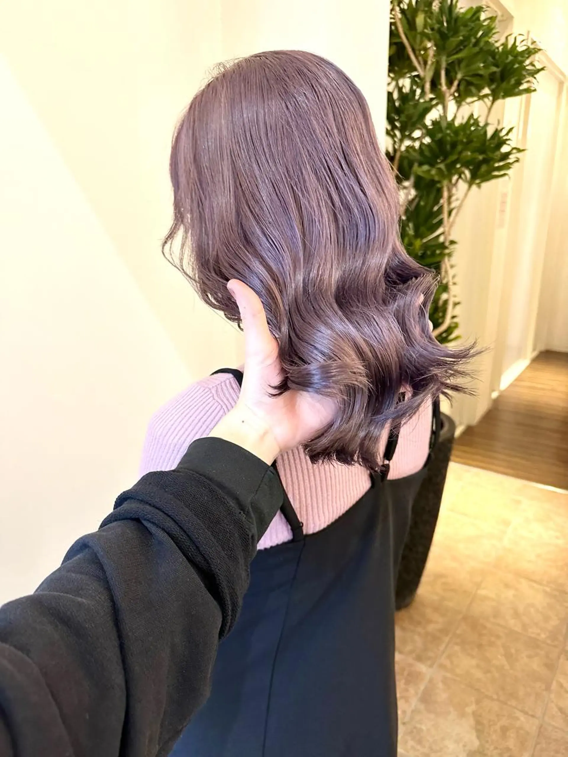 セミロング カラー グレージュ ラベンダーカラー ラベンダーグレージュ ラベンダーグレー ヘアカラー トリートメント ダメージレスブリーチ HIROSHIのヘアスタイル
